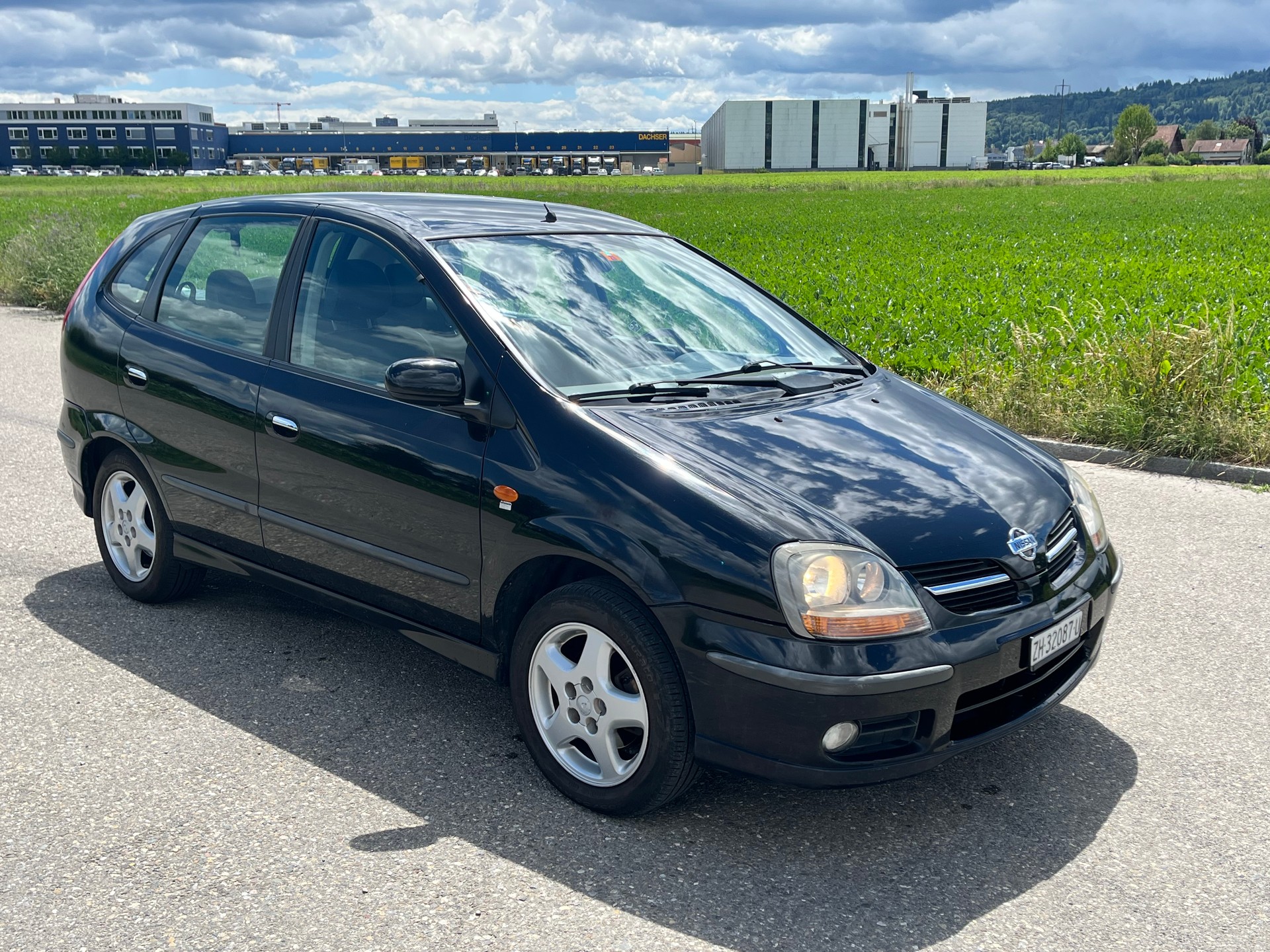 NISSAN Almera Tino 2.0 16V Luxury-image-1
