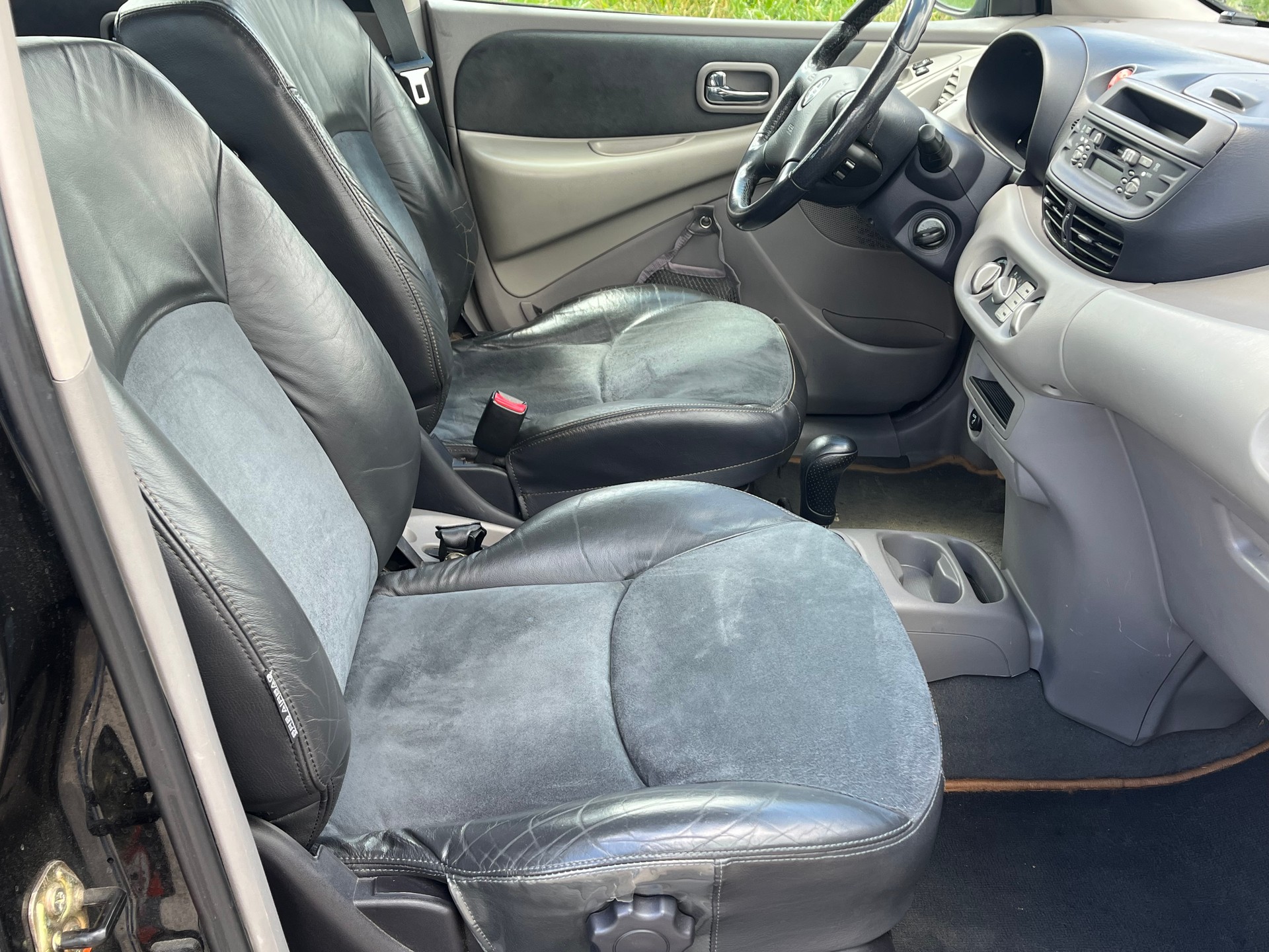 NISSAN Almera Tino 2.0 16V Luxury-image-11