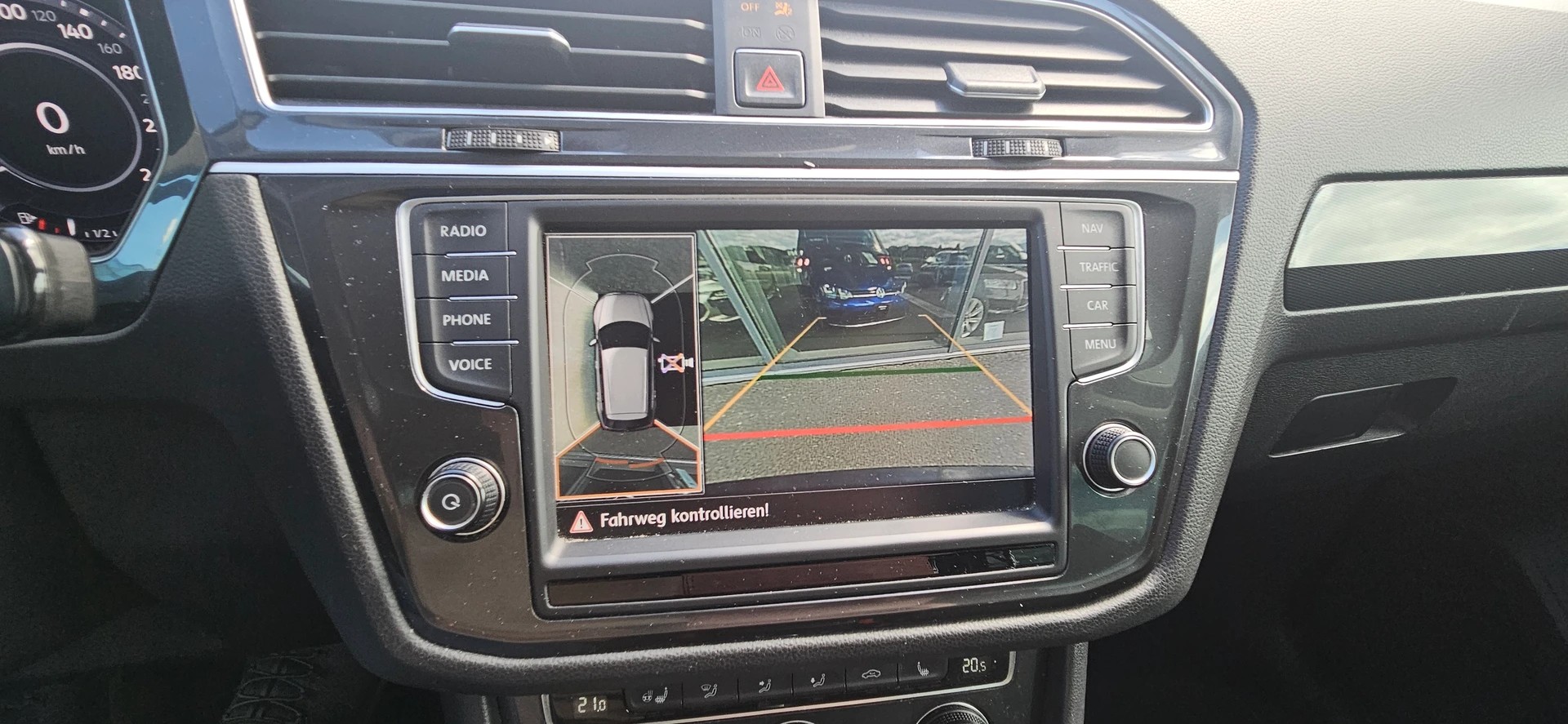 VW Tiguan 2.0 TDI SCR Highline 4Motion DSG-image-11