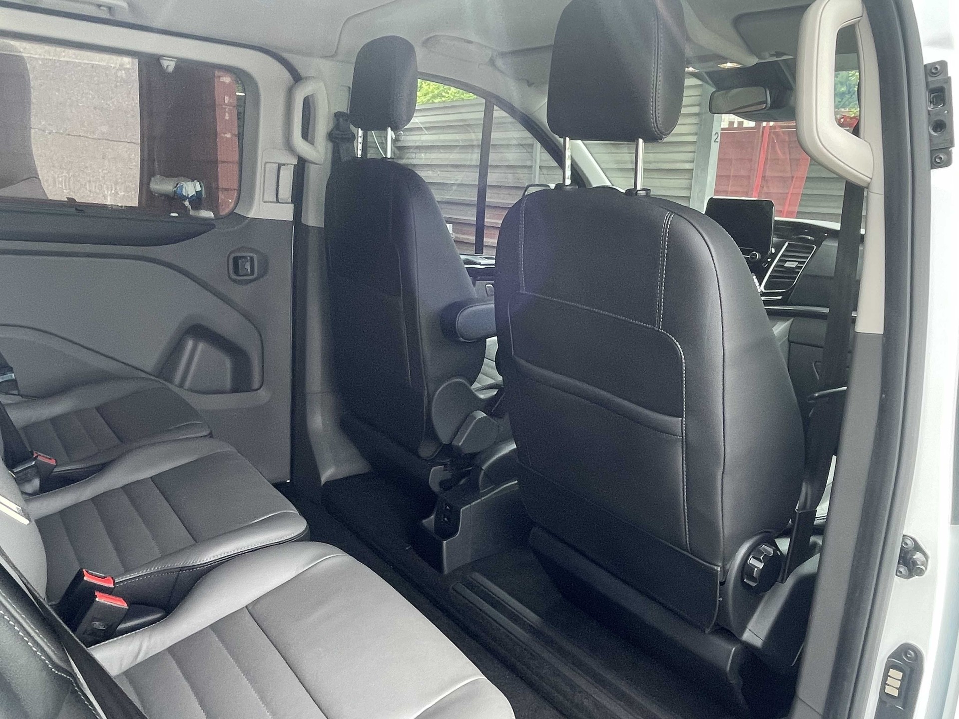 FORD Tourneo Custom Bus 310 L1 2.0 TDCi 170PS Titanium-image-17
