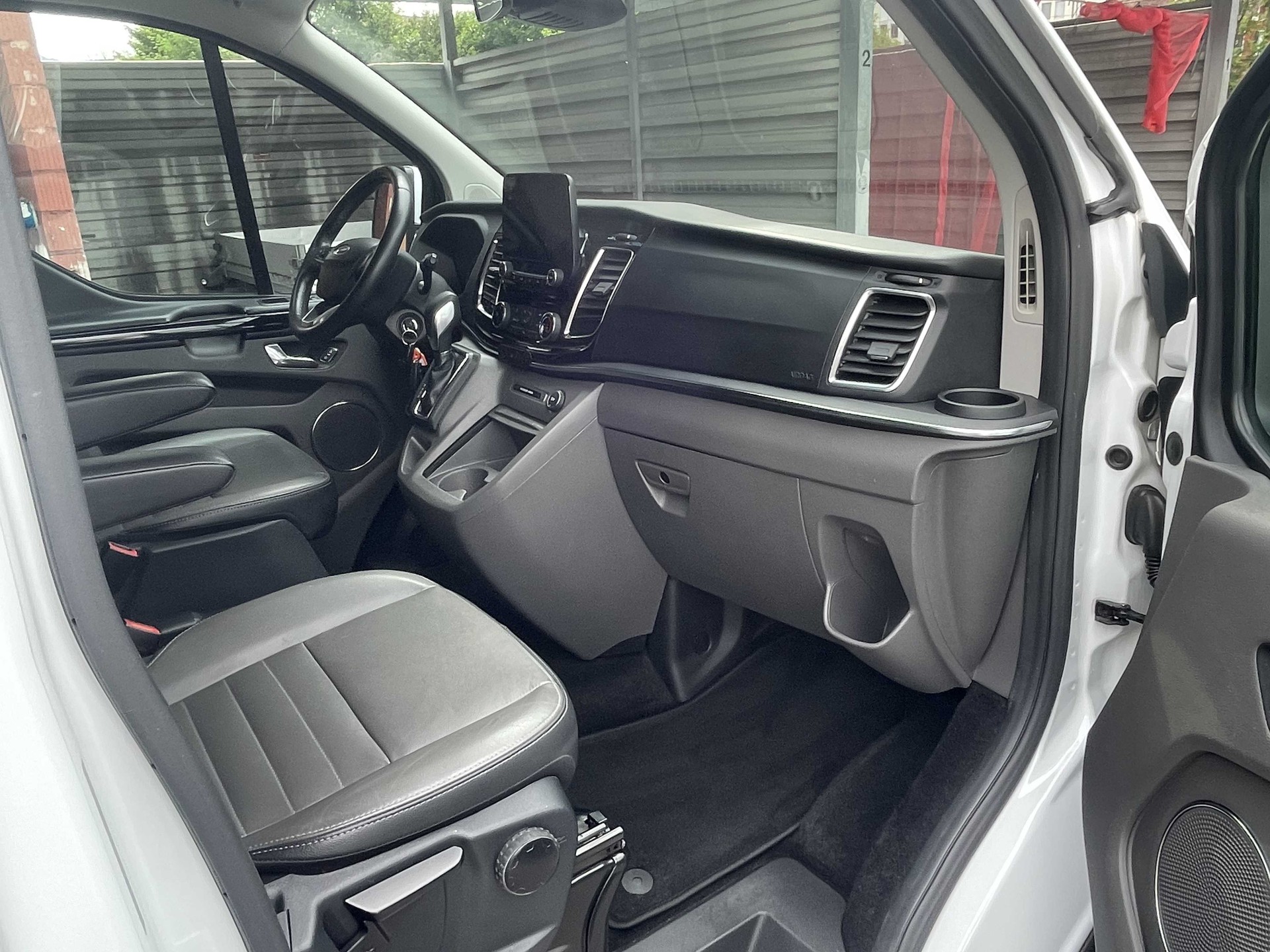 FORD Tourneo Custom Bus 310 L1 2.0 TDCi 170PS Titanium-image-19