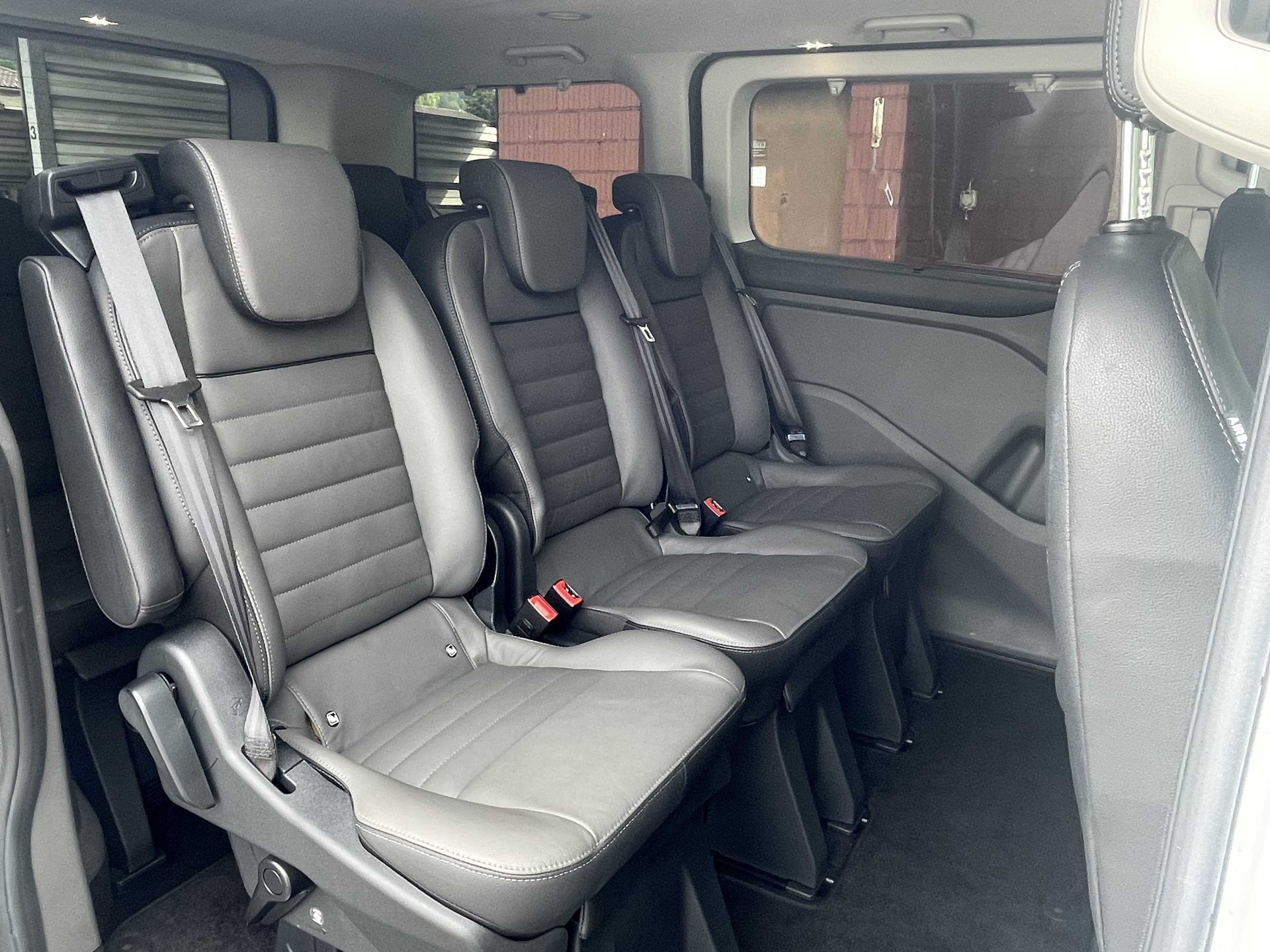 FORD Tourneo Custom Bus 310 L1 2.0 TDCi 170PS Titanium-image-18