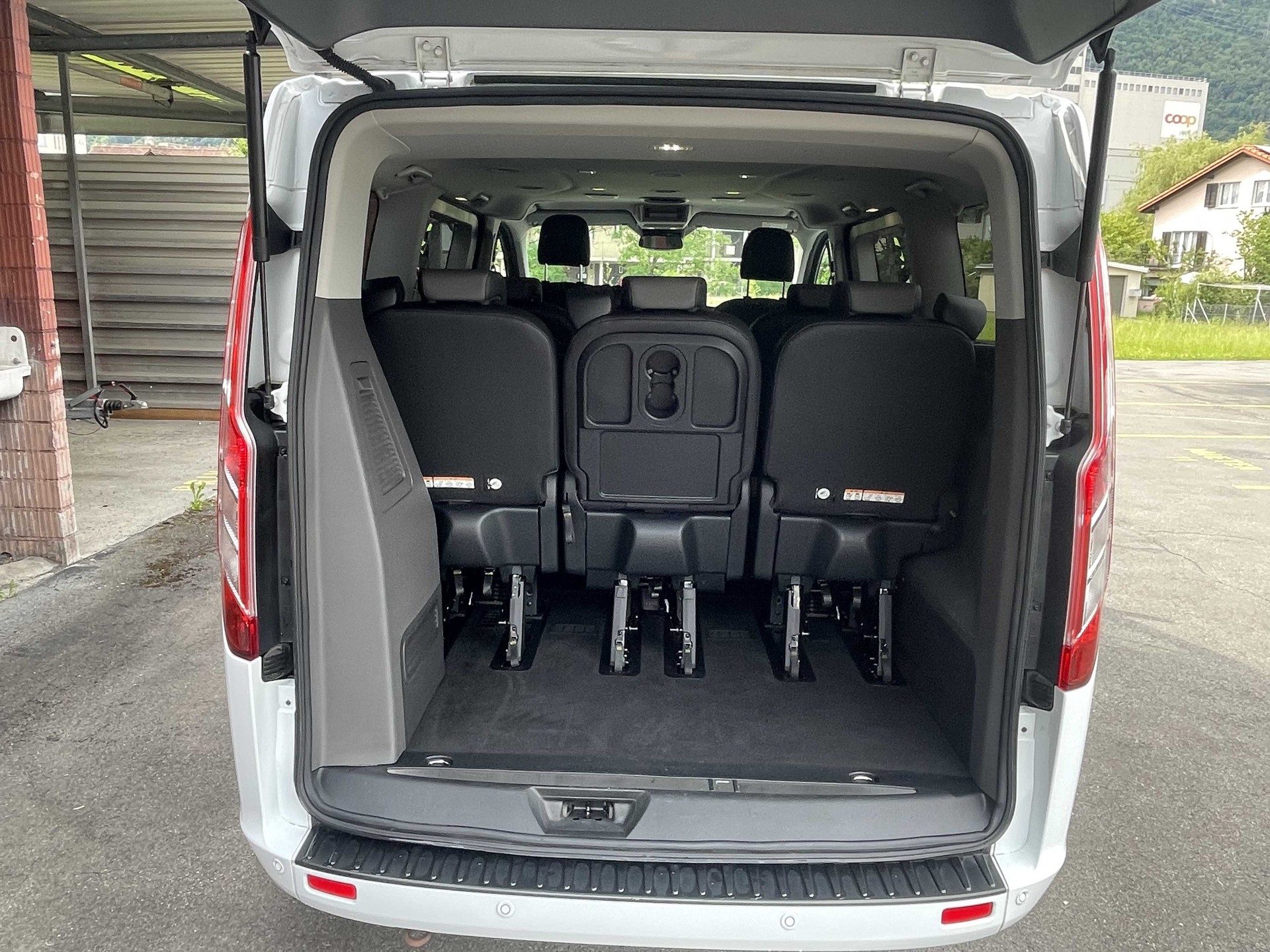 FORD Tourneo Custom Bus 310 L1 2.0 TDCi 170PS Titanium-image-14