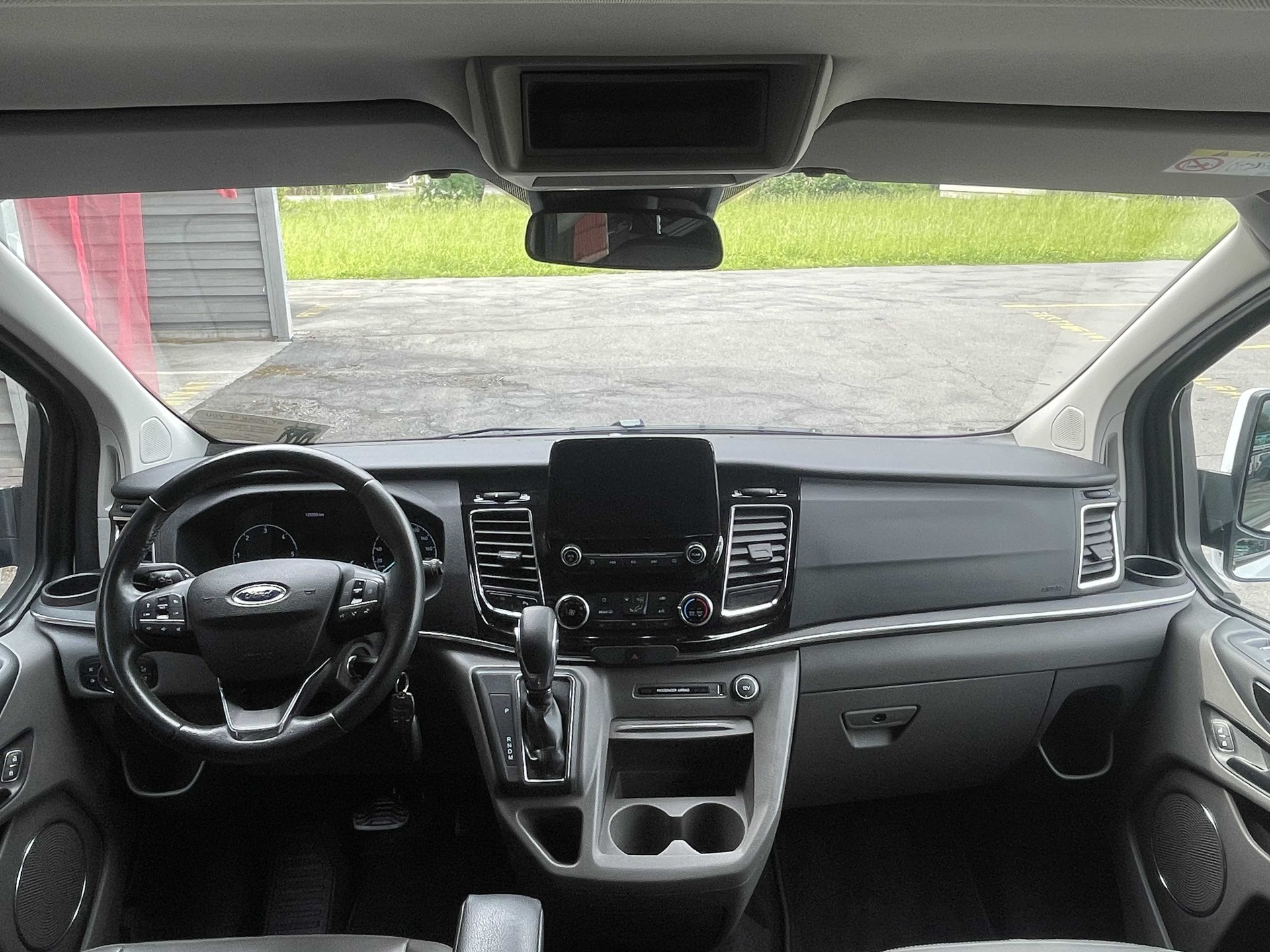 FORD Tourneo Custom Bus 310 L1 2.0 TDCi 170PS Titanium-image-13
