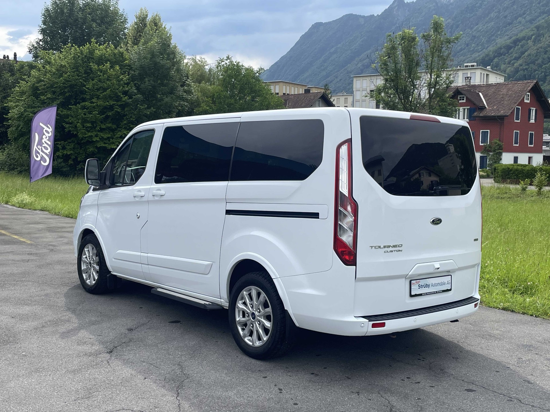 FORD Tourneo Custom Bus 310 L1 2.0 TDCi 170PS Titanium-image-3