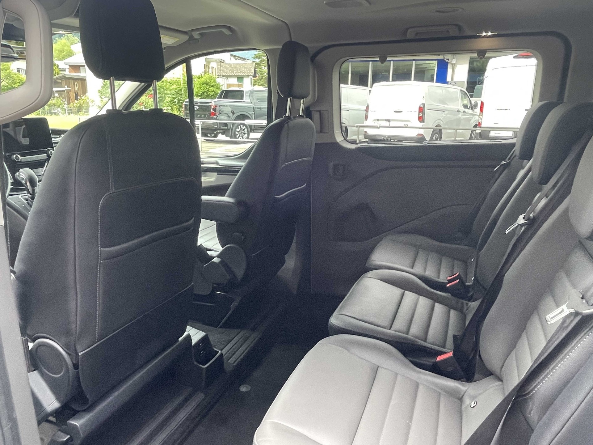 FORD Tourneo Custom Bus 310 L1 2.0 TDCi 170PS Titanium-image-10
