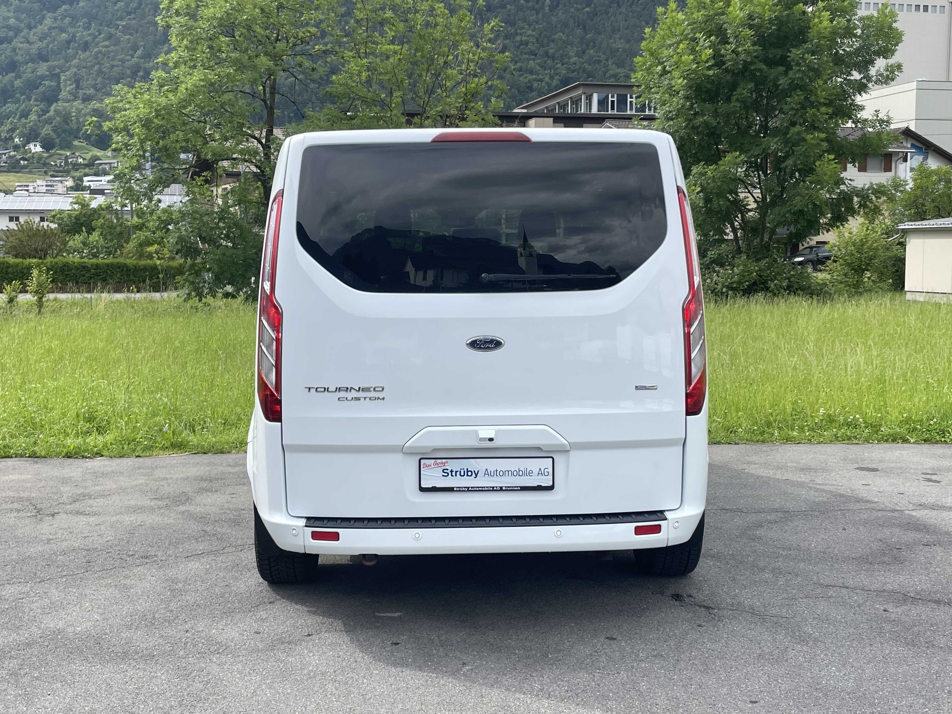FORD Tourneo Custom Bus 310 L1 2.0 TDCi 170PS Titanium-image-4