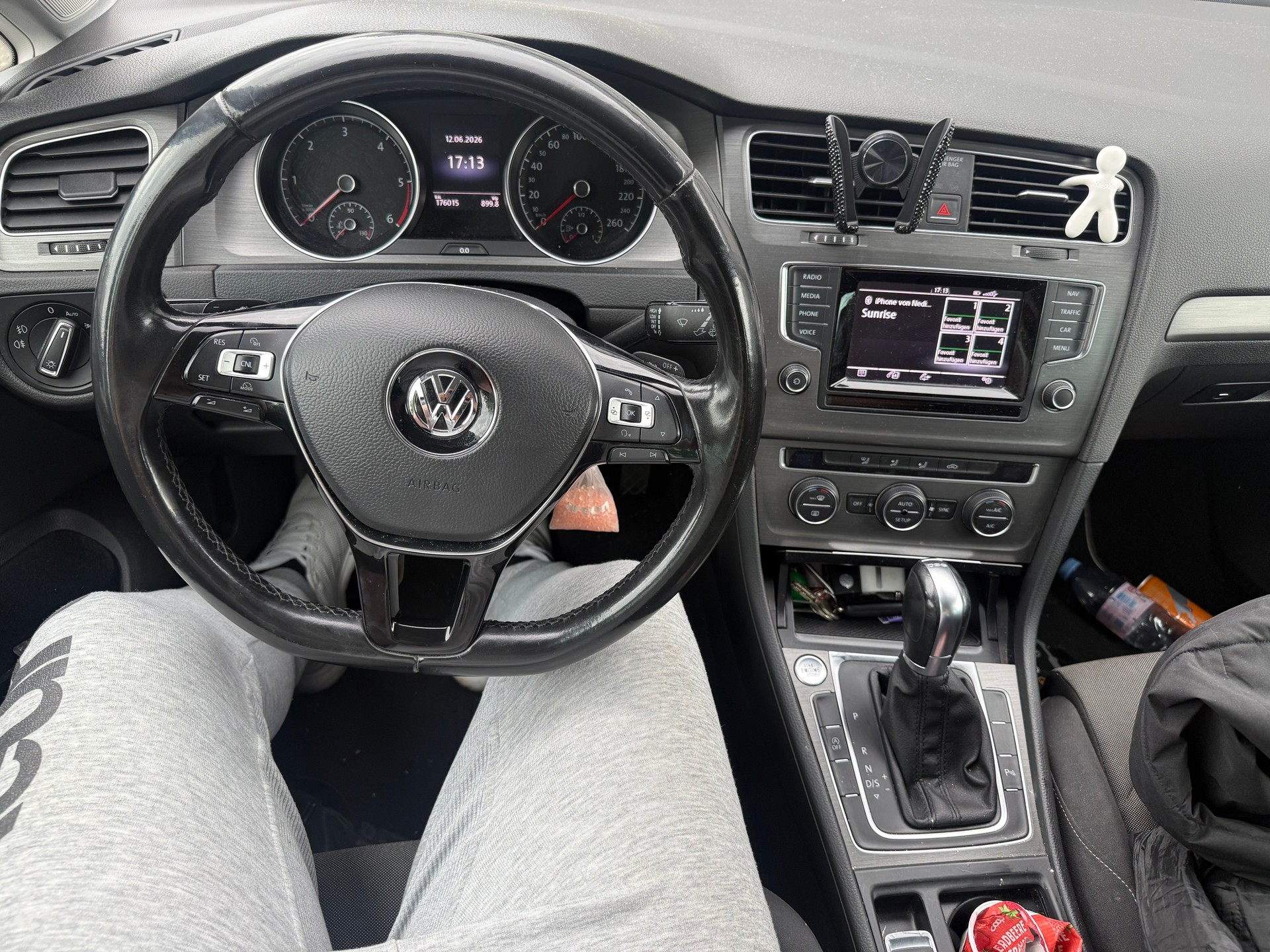 VW Golf 1.6 TDI R-Line Design DSG-image-7