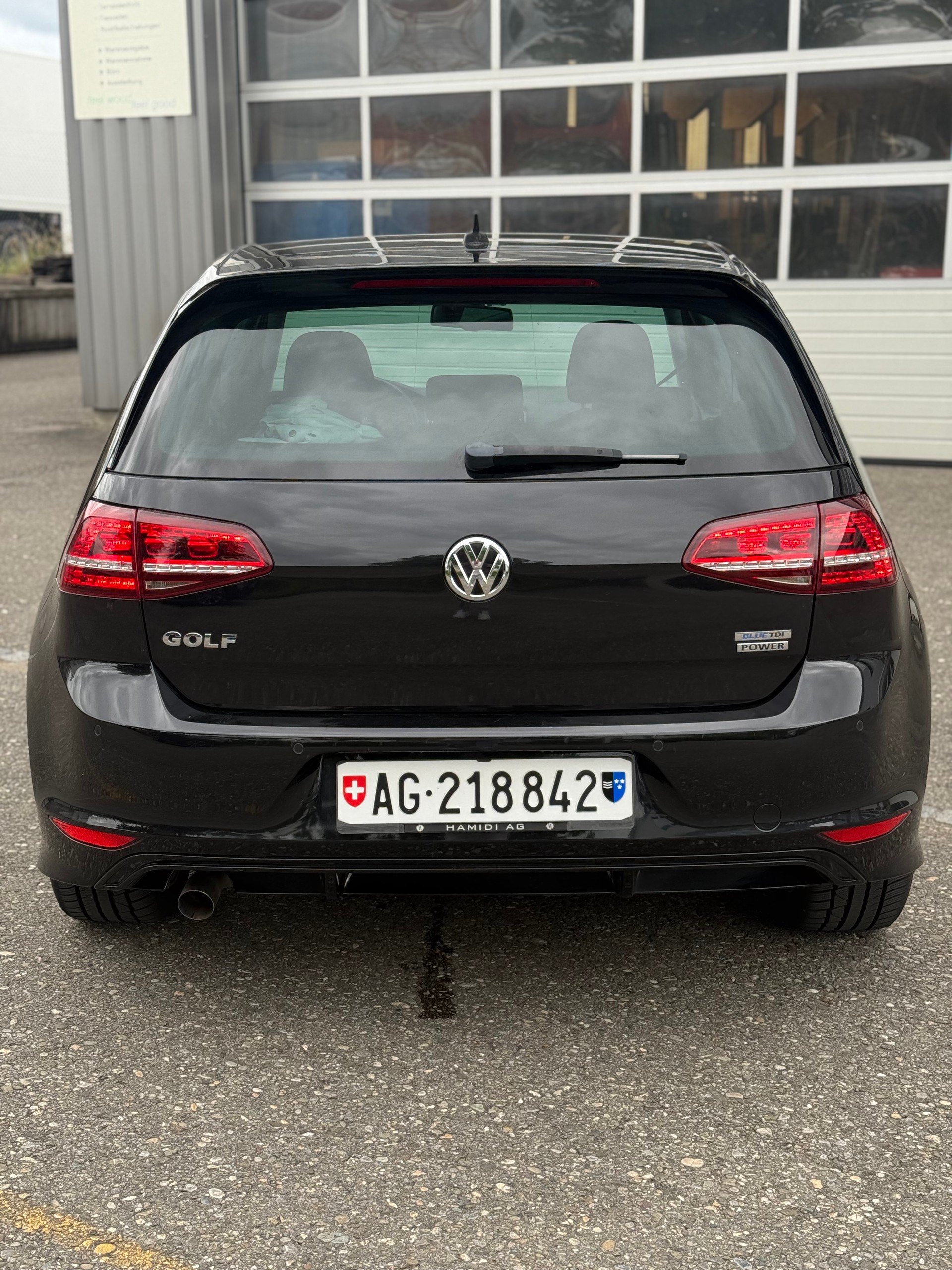 VW Golf 1.6 TDI R-Line Design DSG-image-4
