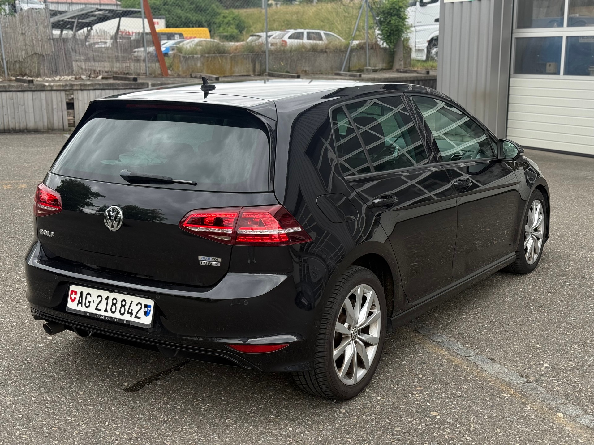 VW Golf 1.6 TDI R-Line Design DSG-image-3