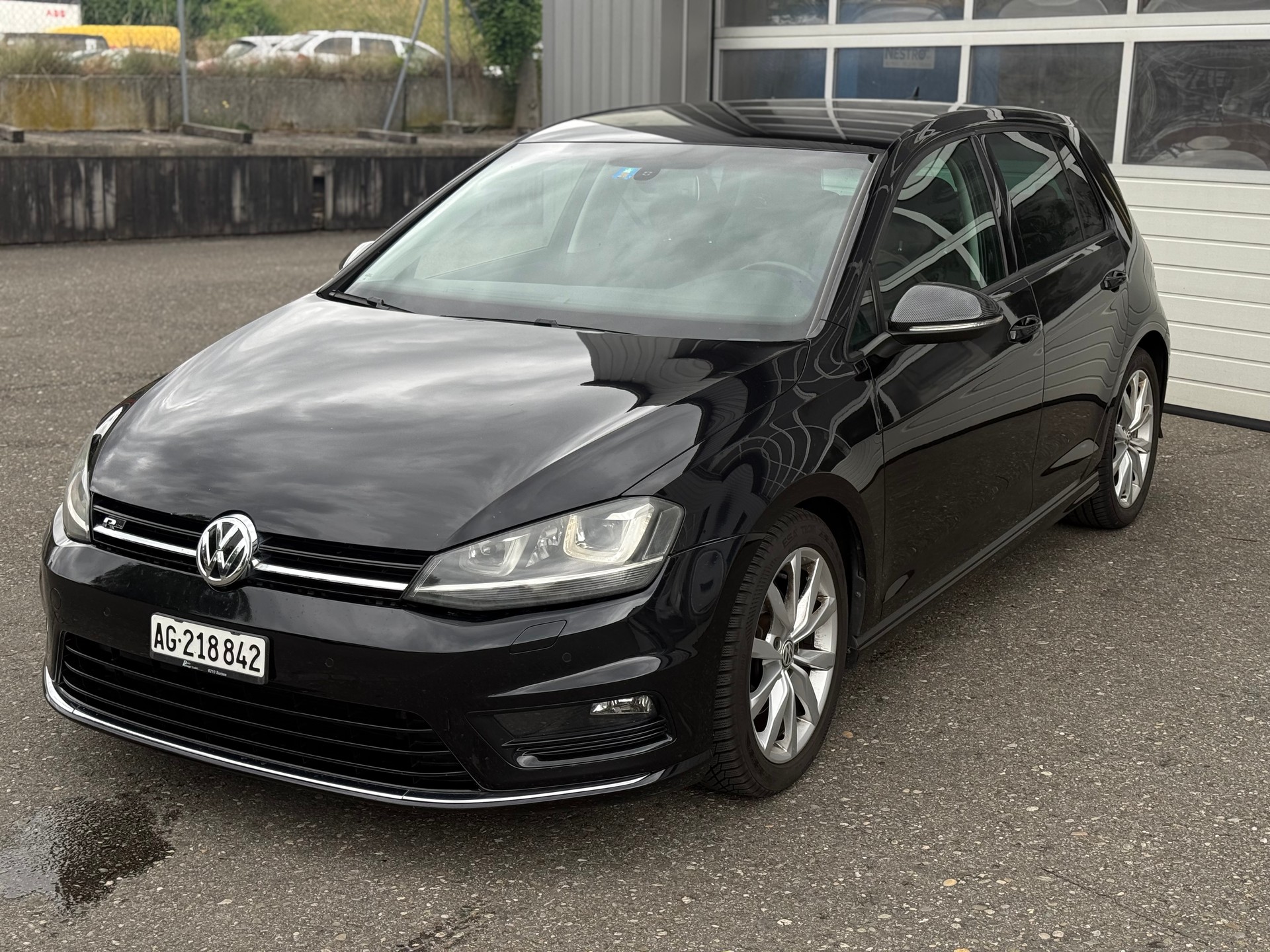 VW Golf 1.6 TDI R-Line Design DSG-image-2