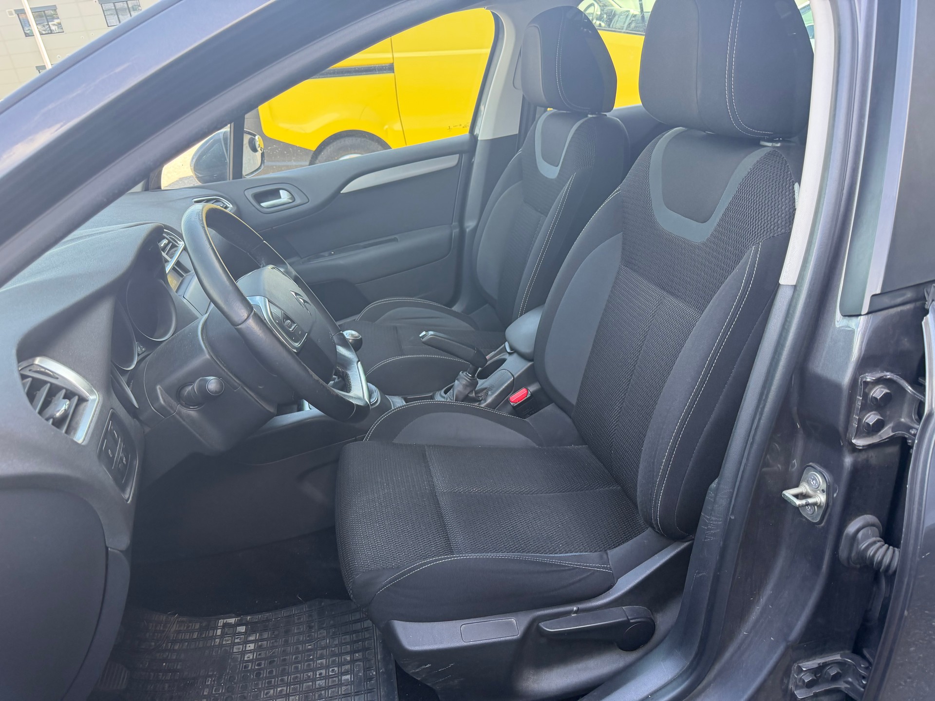CITROEN C4 1.2 Pure Tech Feel ** Klimaanlage ** 06x Airbag ** B6b ** Letzte MFK 11.12.2024-image-6