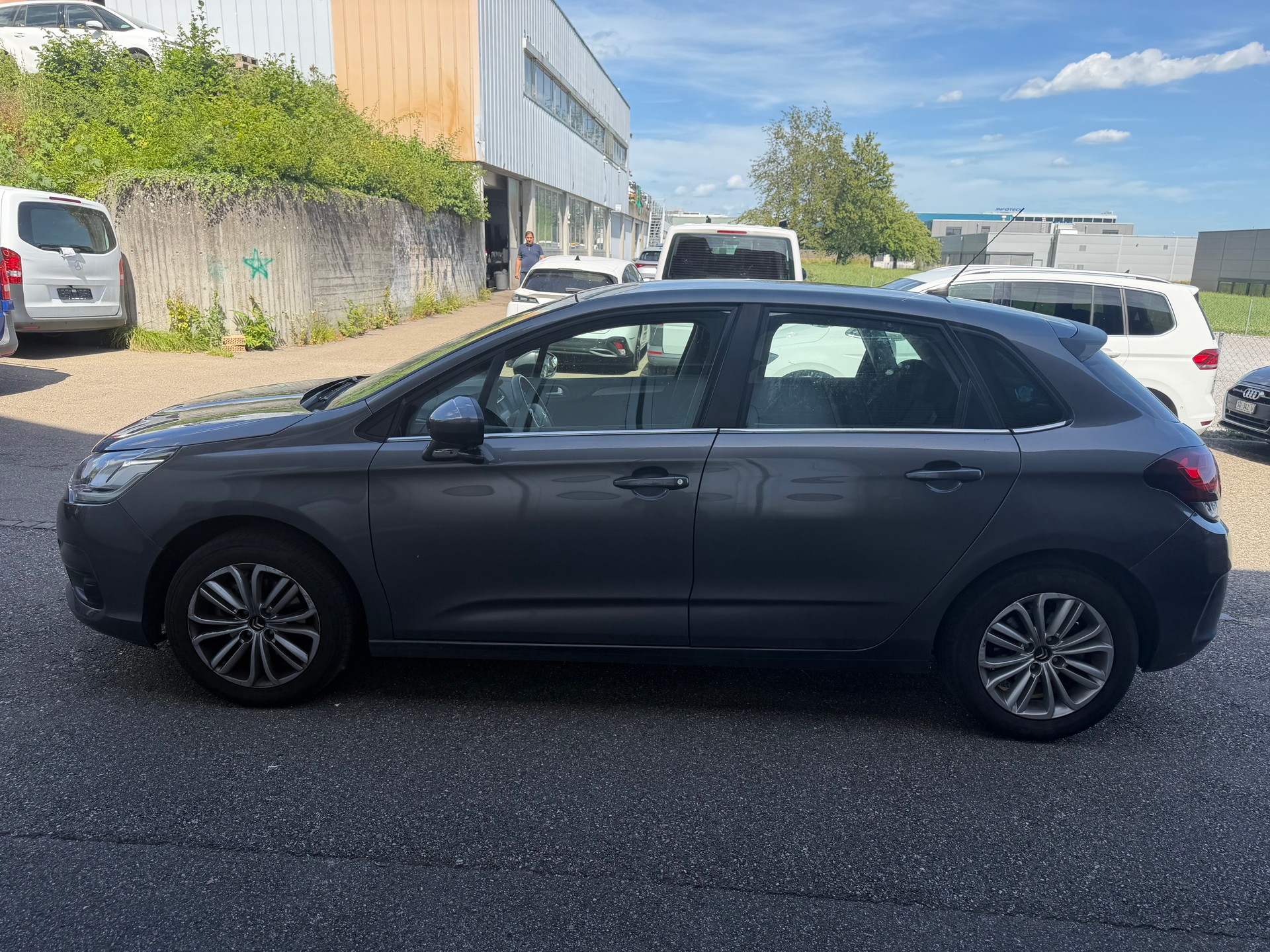 CITROEN C4 1.2 Pure Tech Feel ** Klimaanlage ** 06x Airbag ** B6b ** Letzte MFK 11.12.2024-image-8