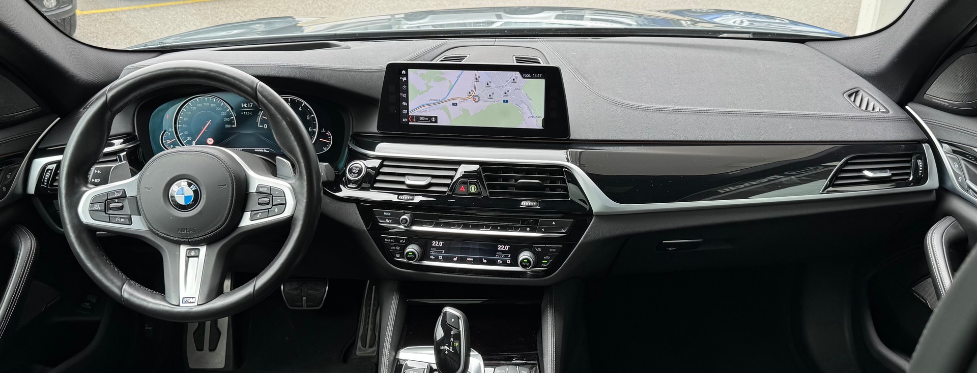 BMW 540i xDrive Touring M Sport Steptronic-image-13