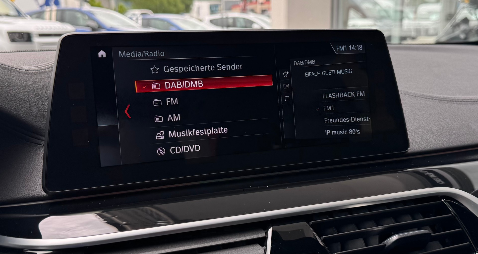 BMW 540i xDrive Touring M Sport Steptronic-image-18