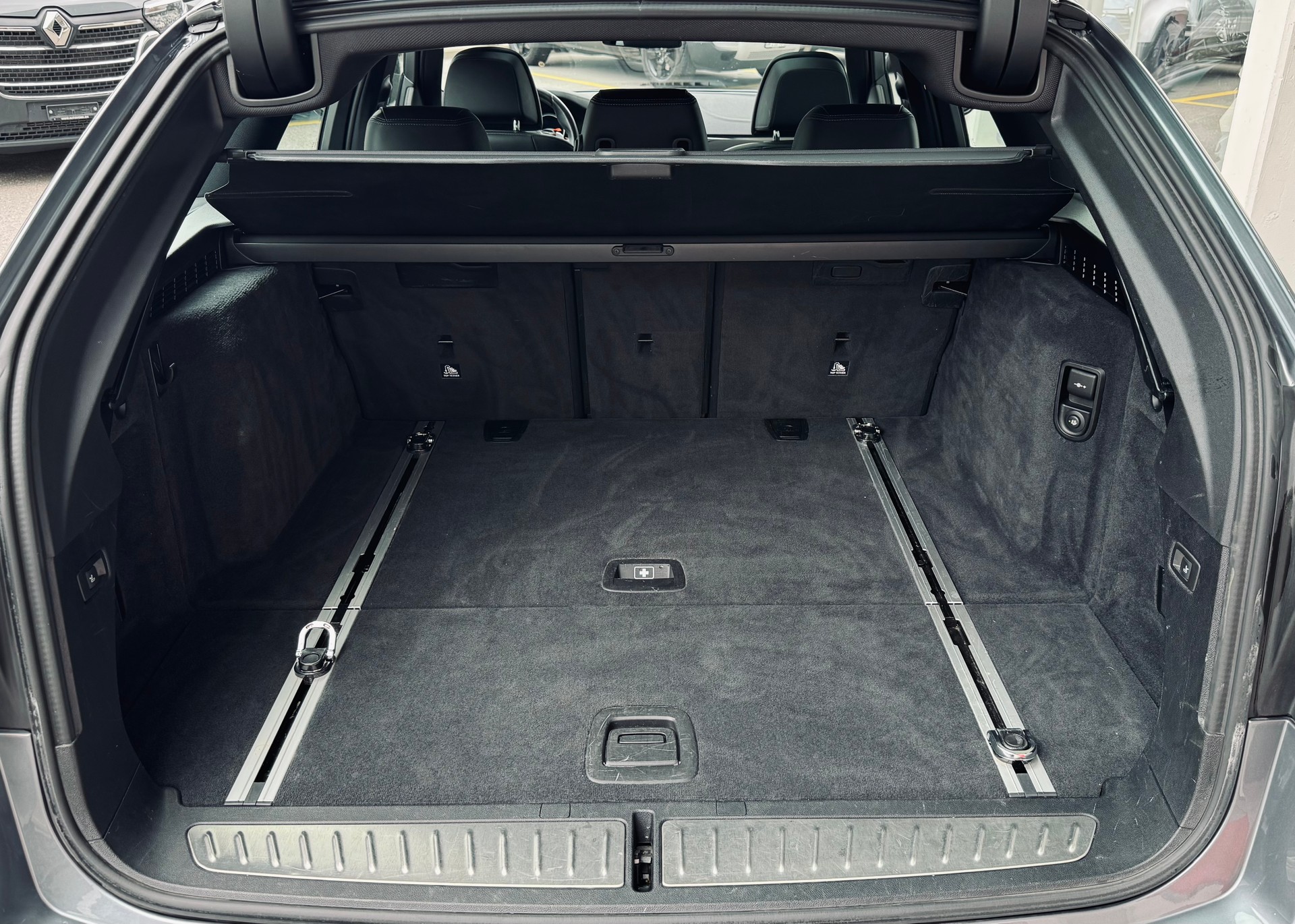 BMW 540i xDrive Touring M Sport Steptronic-image-12