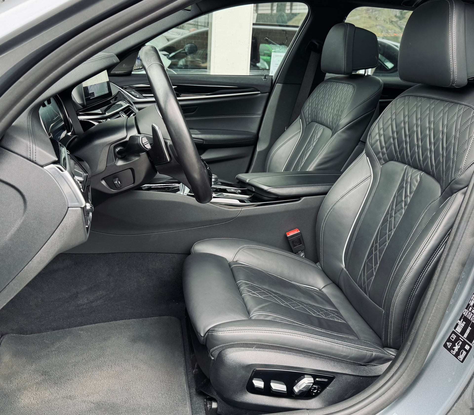 BMW 540i xDrive Touring M Sport Steptronic-image-8