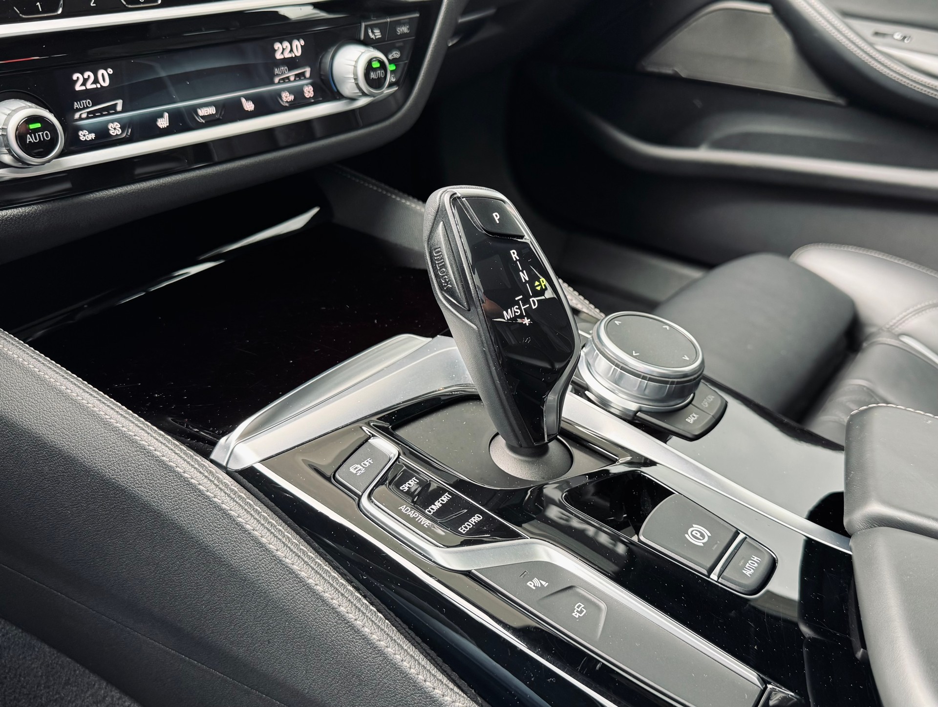 BMW 540i xDrive Touring M Sport Steptronic-image-19