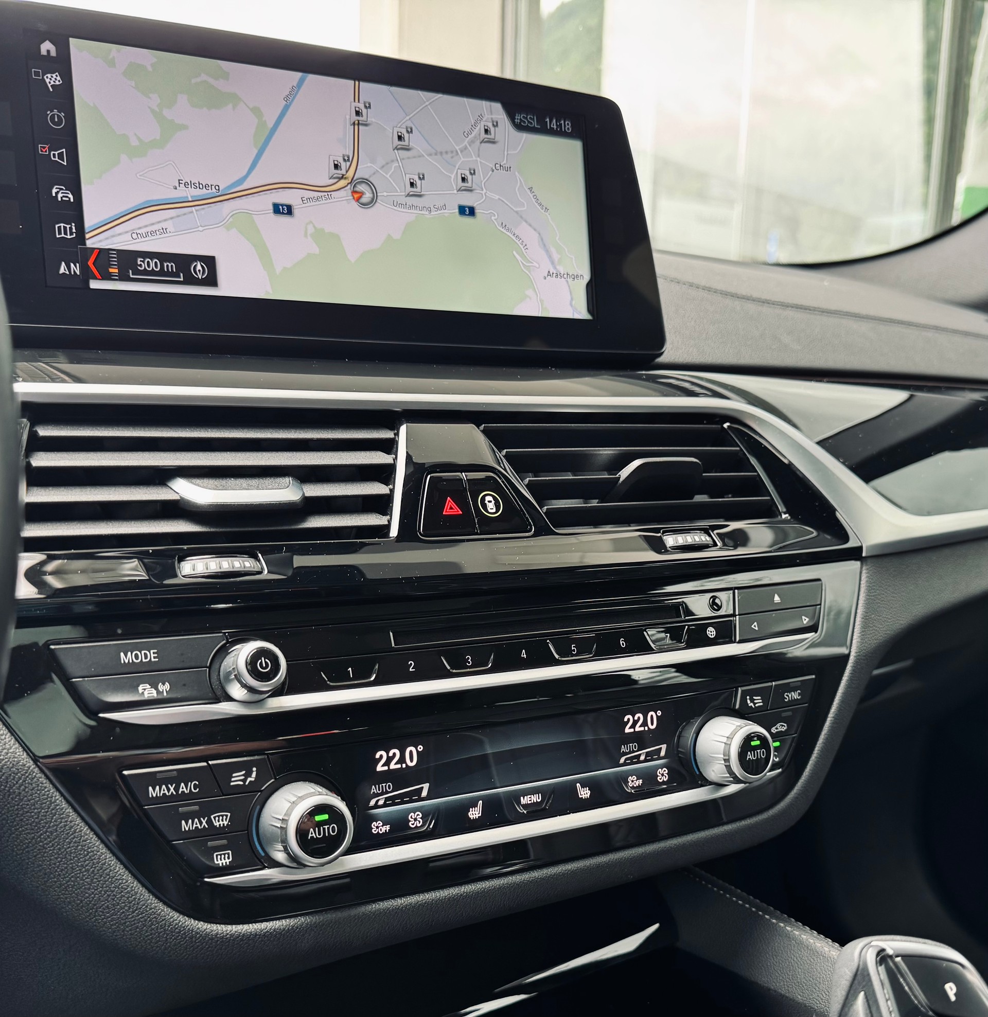 BMW 540i xDrive Touring M Sport Steptronic-image-16