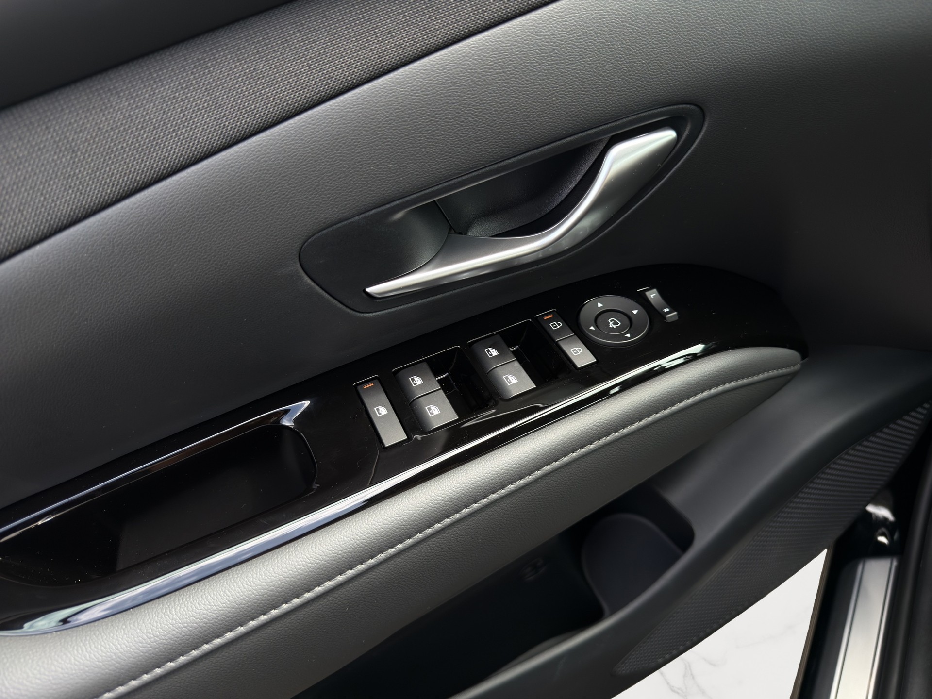 HYUNDAI Tucson 1.6 TGDI HEV Origo Black Line 4WD-image-11