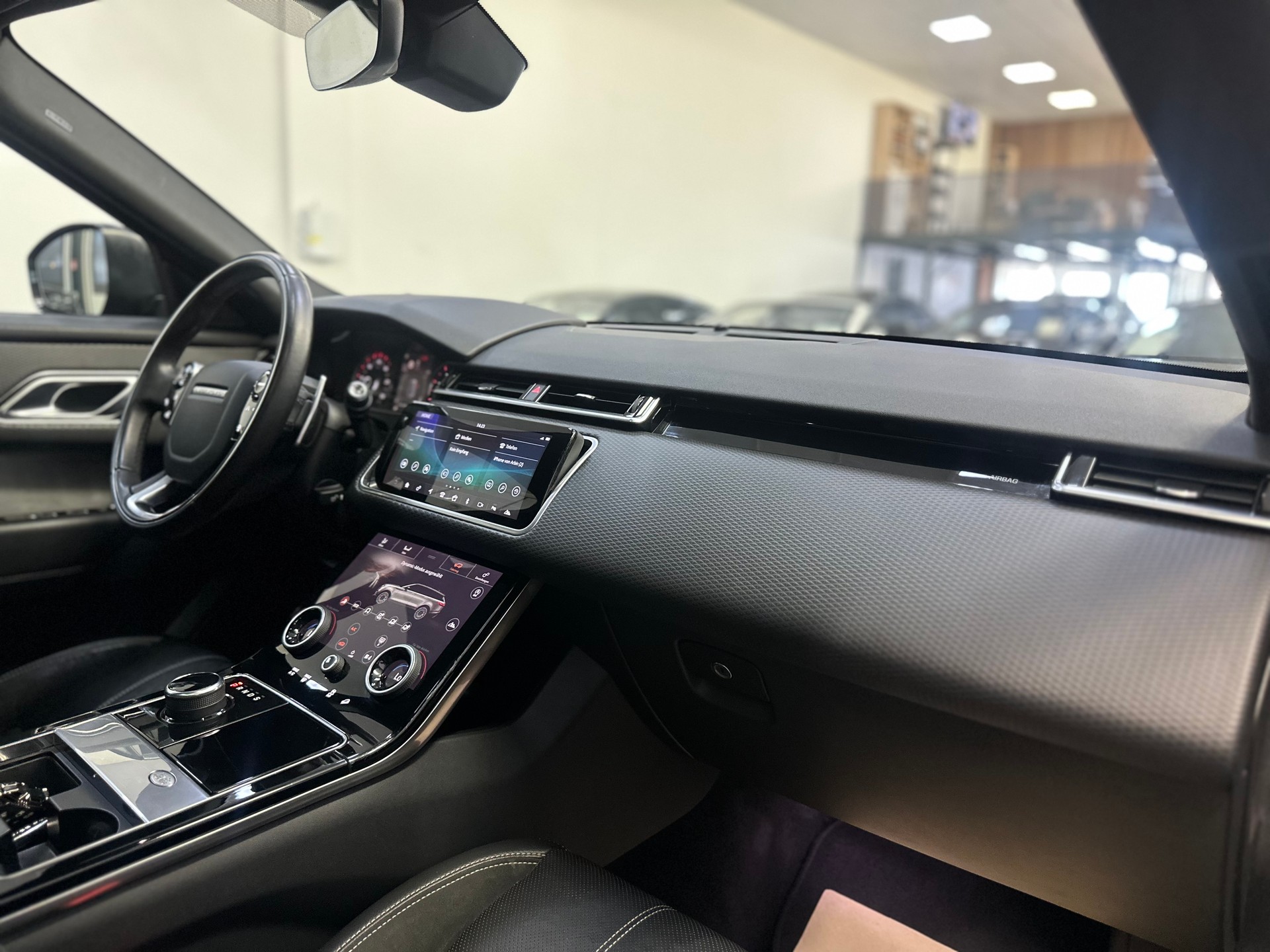 LAND ROVER Range Rover Velar P 300 SE Automatic-image-13