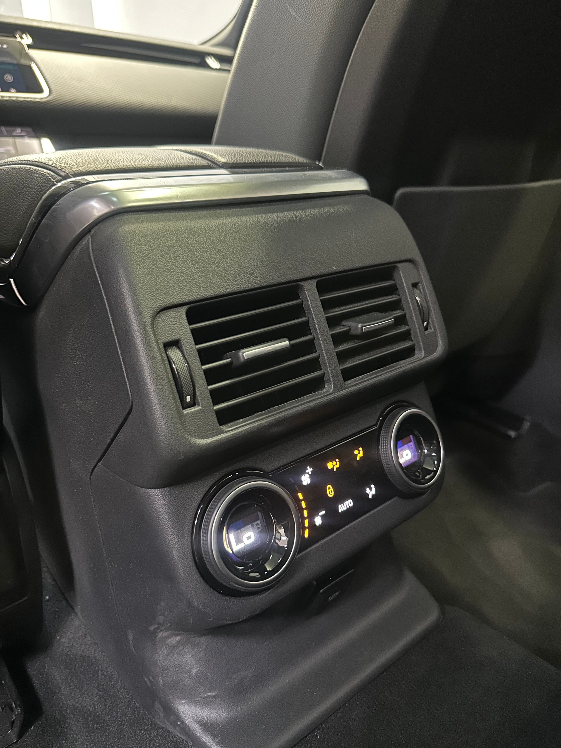 LAND ROVER Range Rover Velar P 300 SE Automatic-image-16
