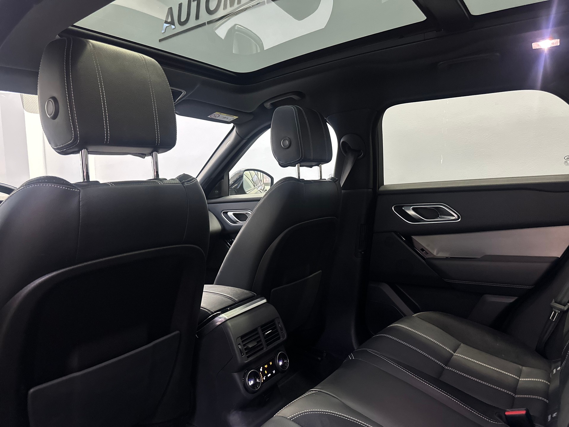 LAND ROVER Range Rover Velar P 300 SE Automatic-image-15