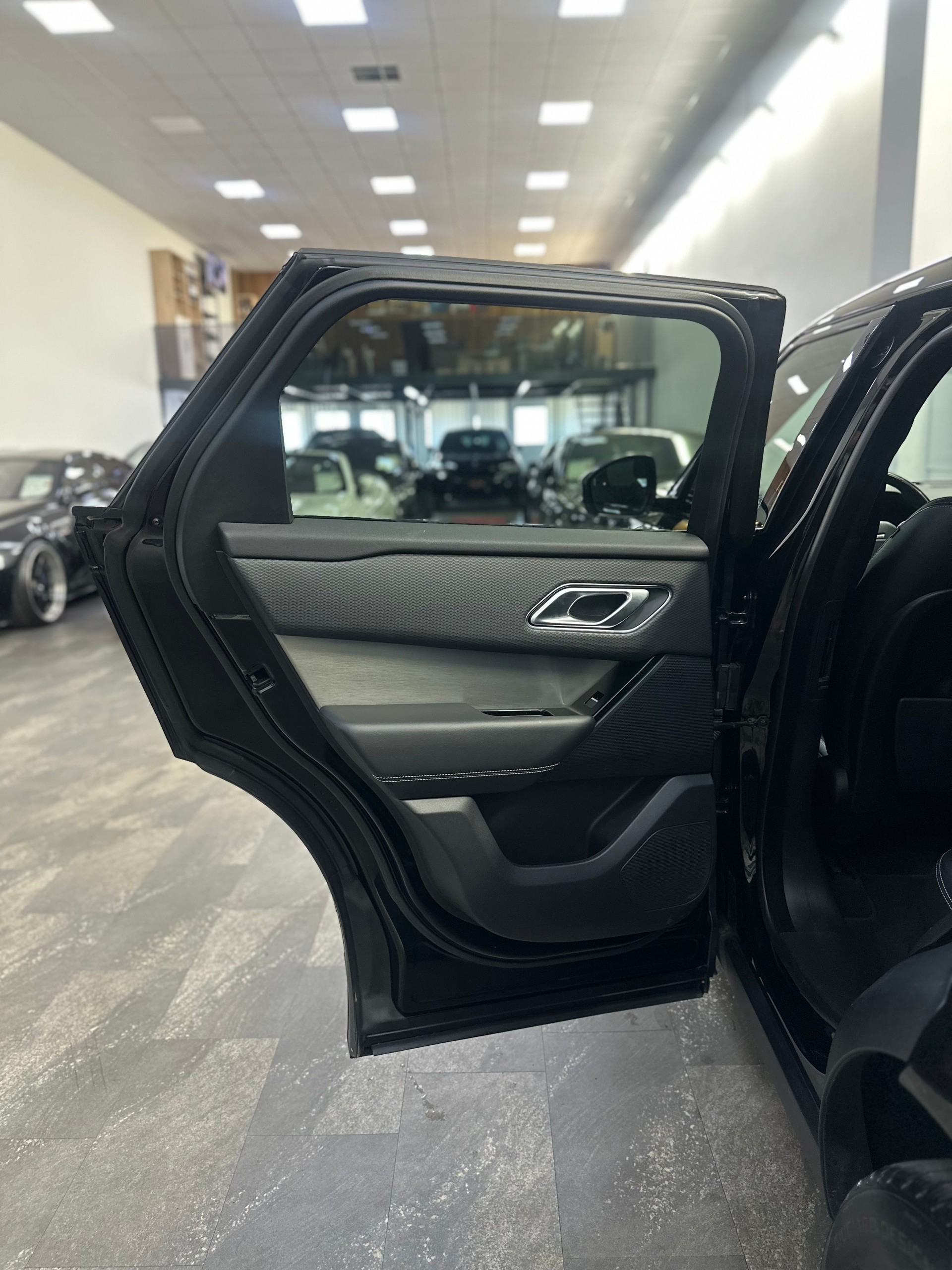 LAND ROVER Range Rover Velar P 300 SE Automatic-image-19