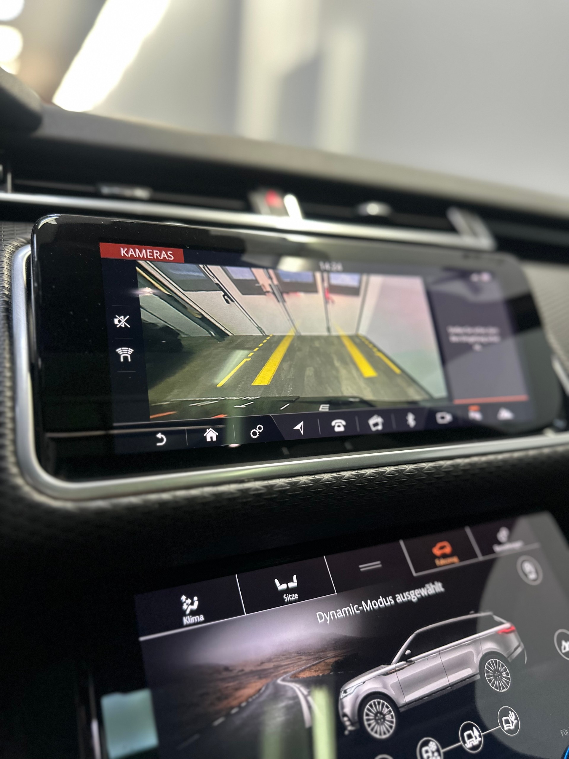 LAND ROVER Range Rover Velar P 300 SE Automatic-image-10