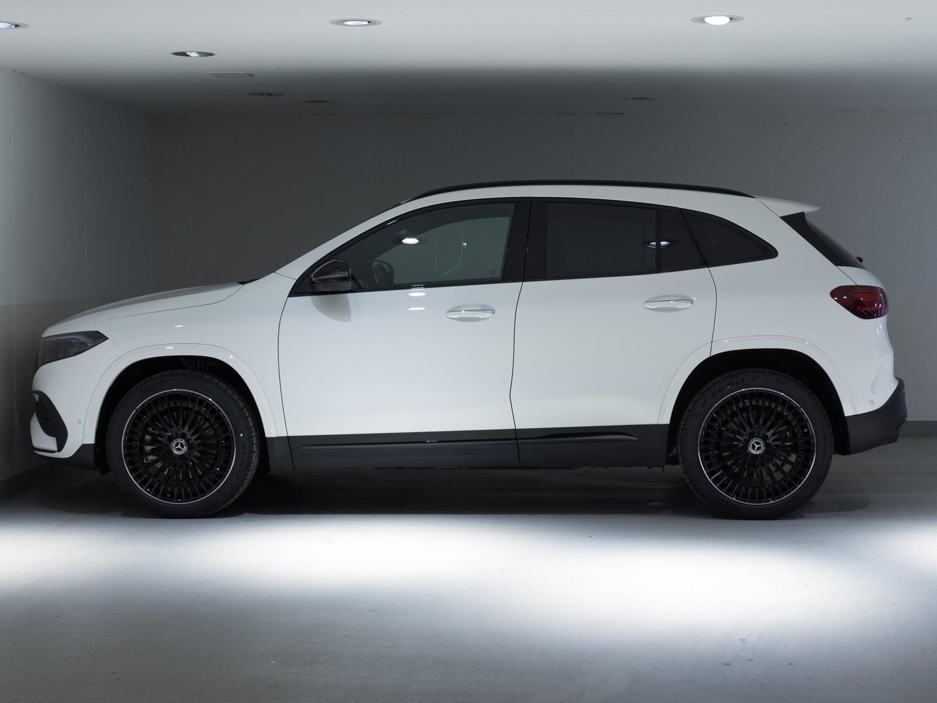 MERCEDES-BENZ EQA 350 4MATIC-image-4