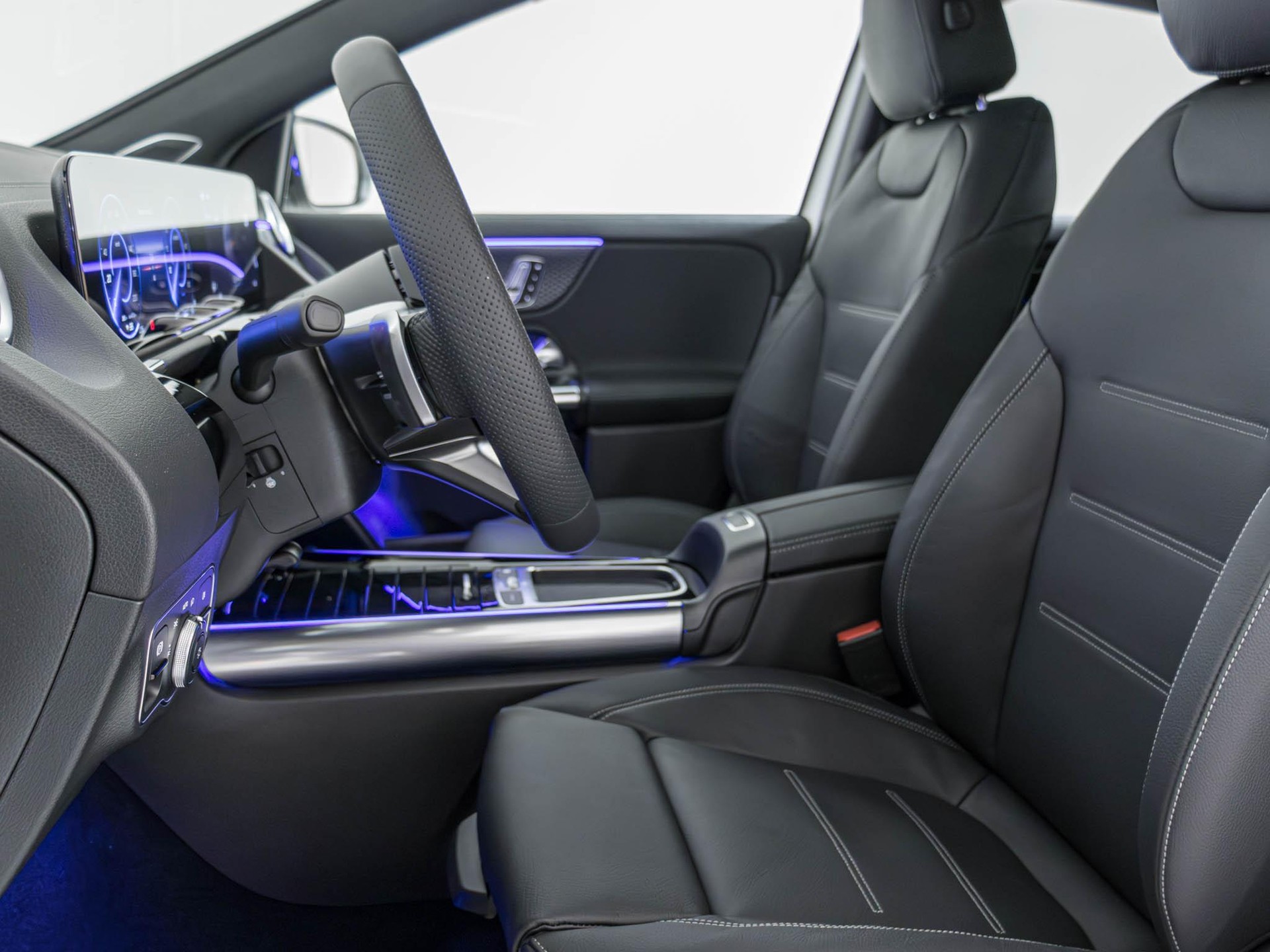 MERCEDES-BENZ EQA 350 4MATIC-image-6