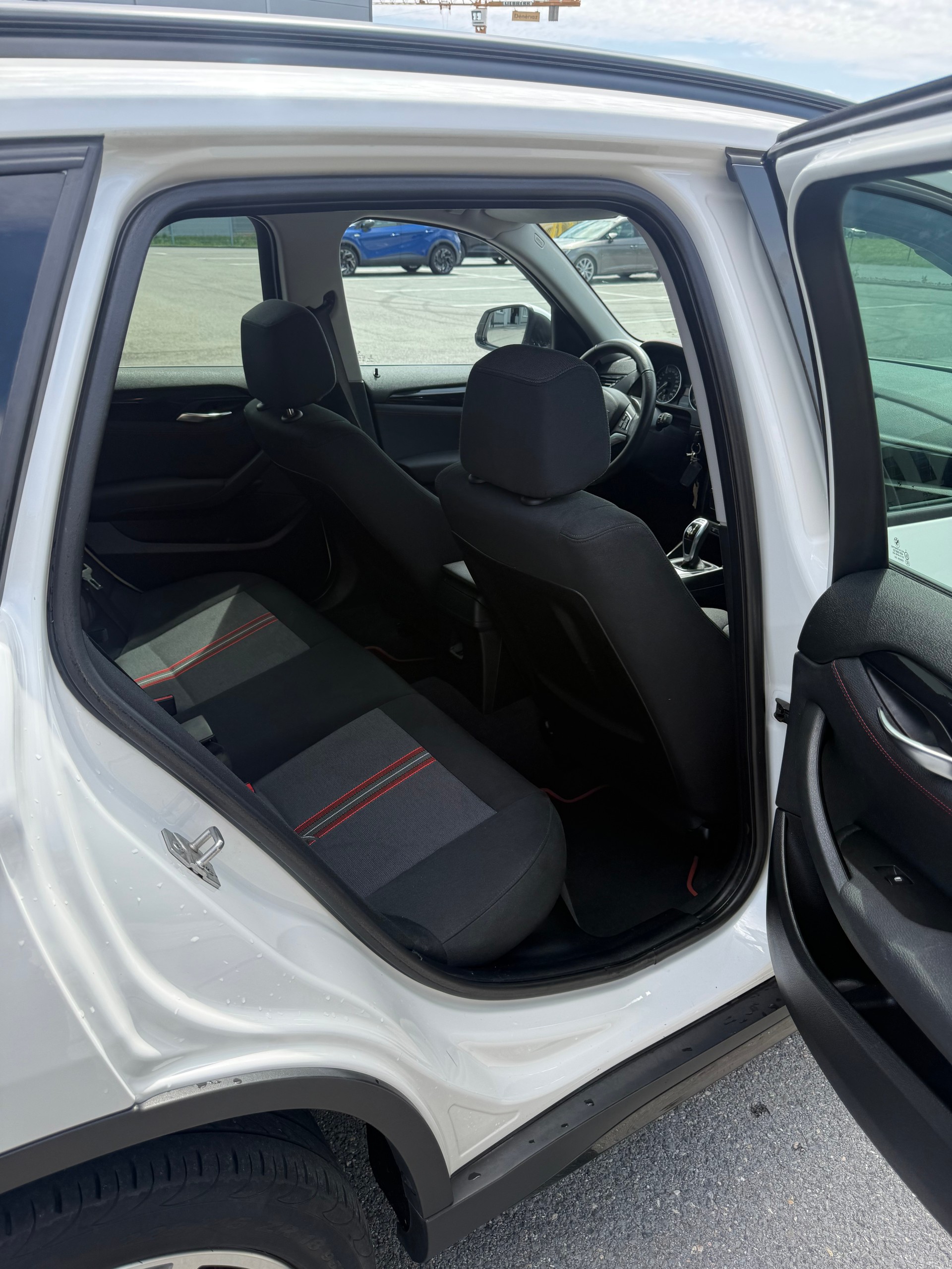 BMW X1 xDrive 18d Sport Line Steptronic (1er mains)-image-7