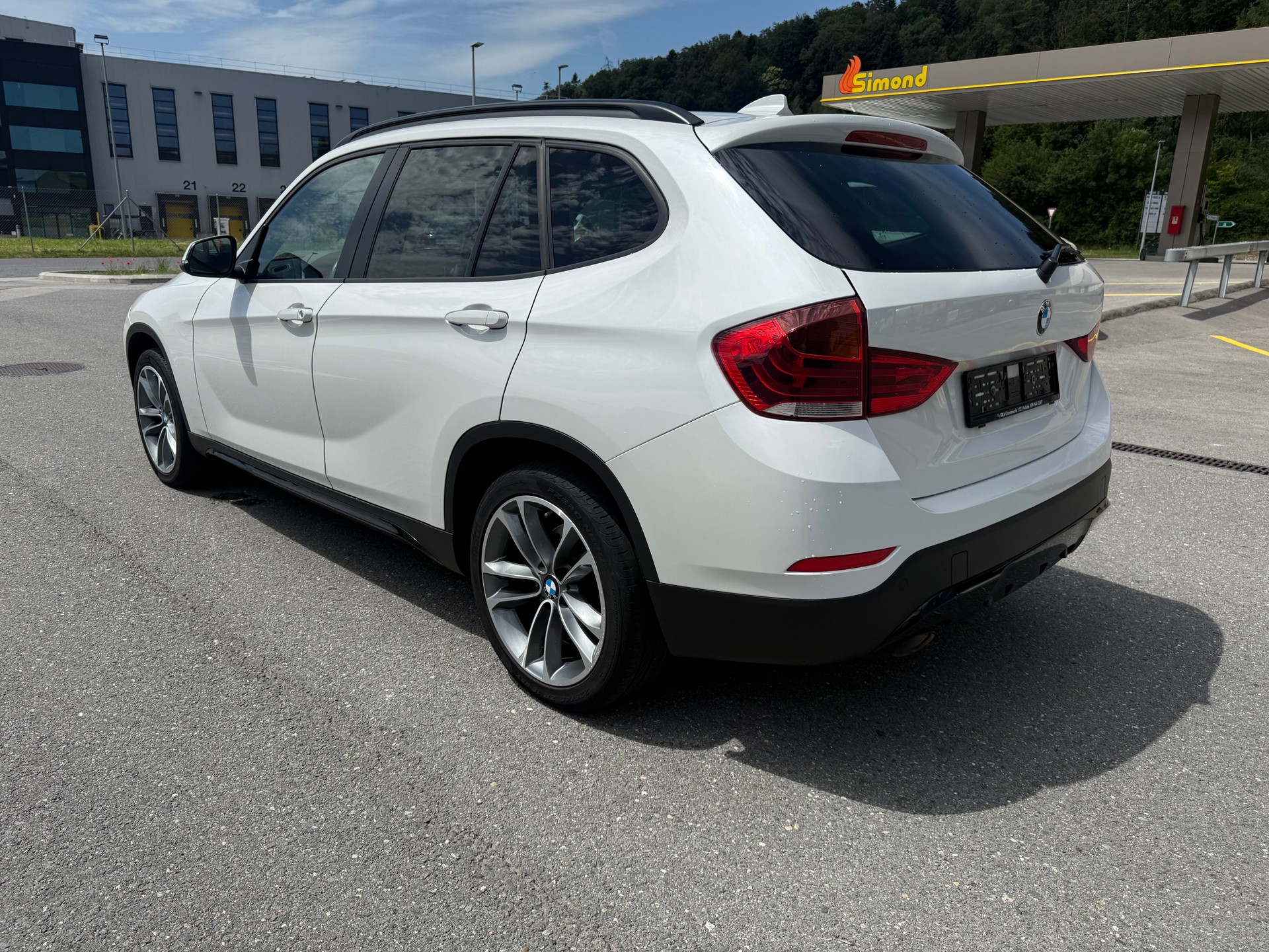 BMW X1 xDrive 18d Sport Line Steptronic (1er mains)-image-1