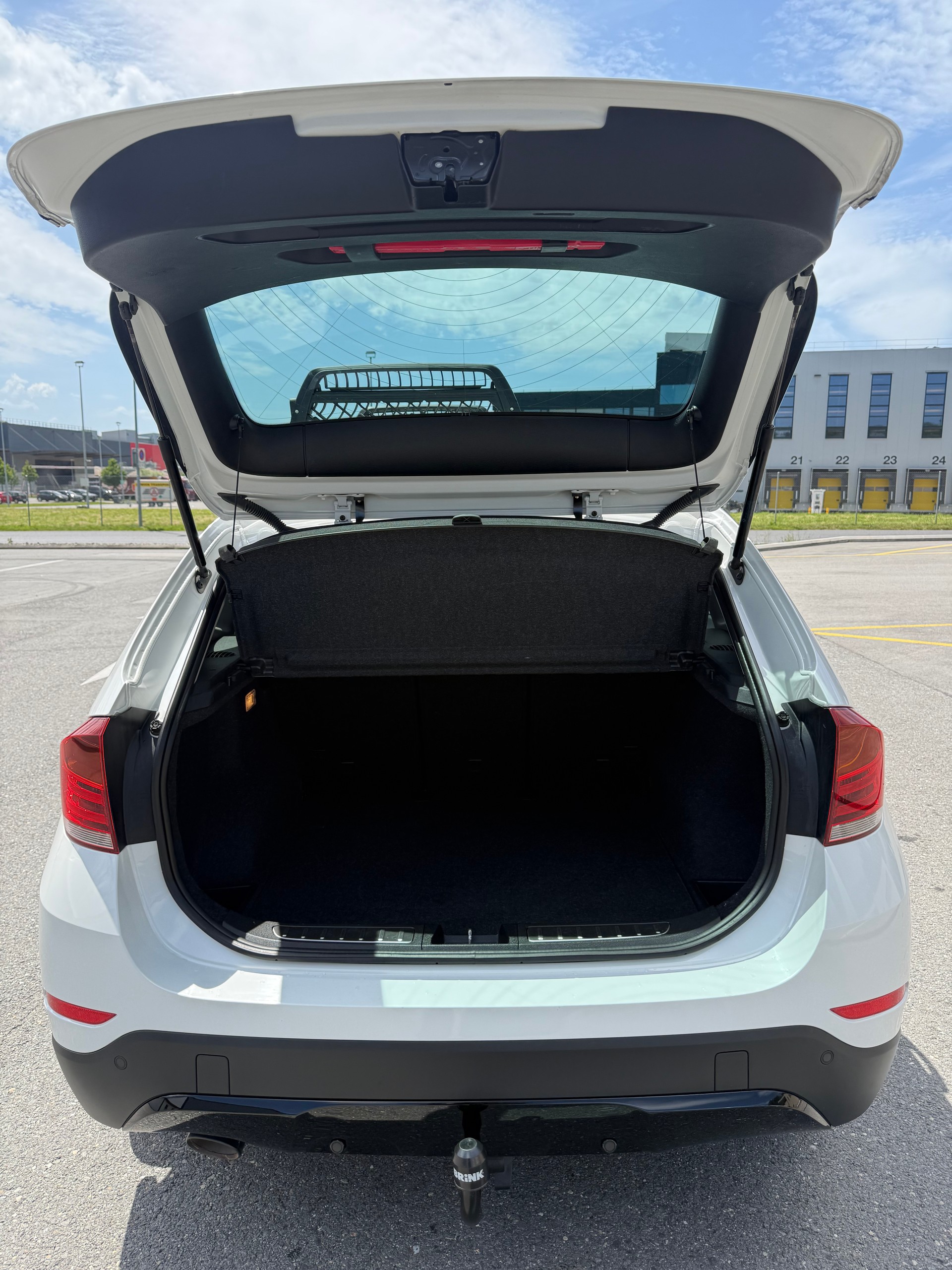 BMW X1 xDrive 18d Sport Line Steptronic (1er mains)-image-9