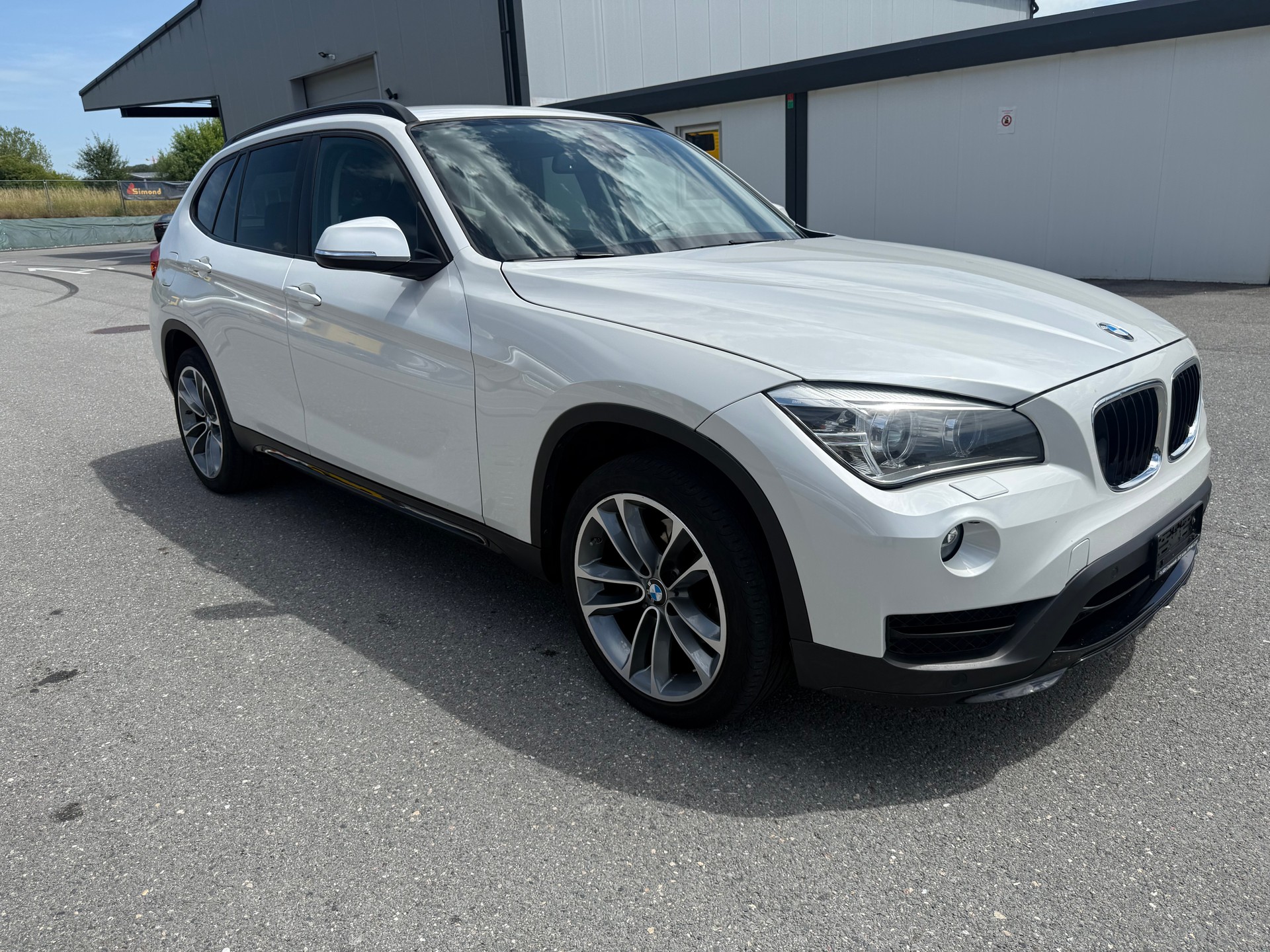 BMW X1 xDrive 18d Sport Line Steptronic (1er mains)-image-3