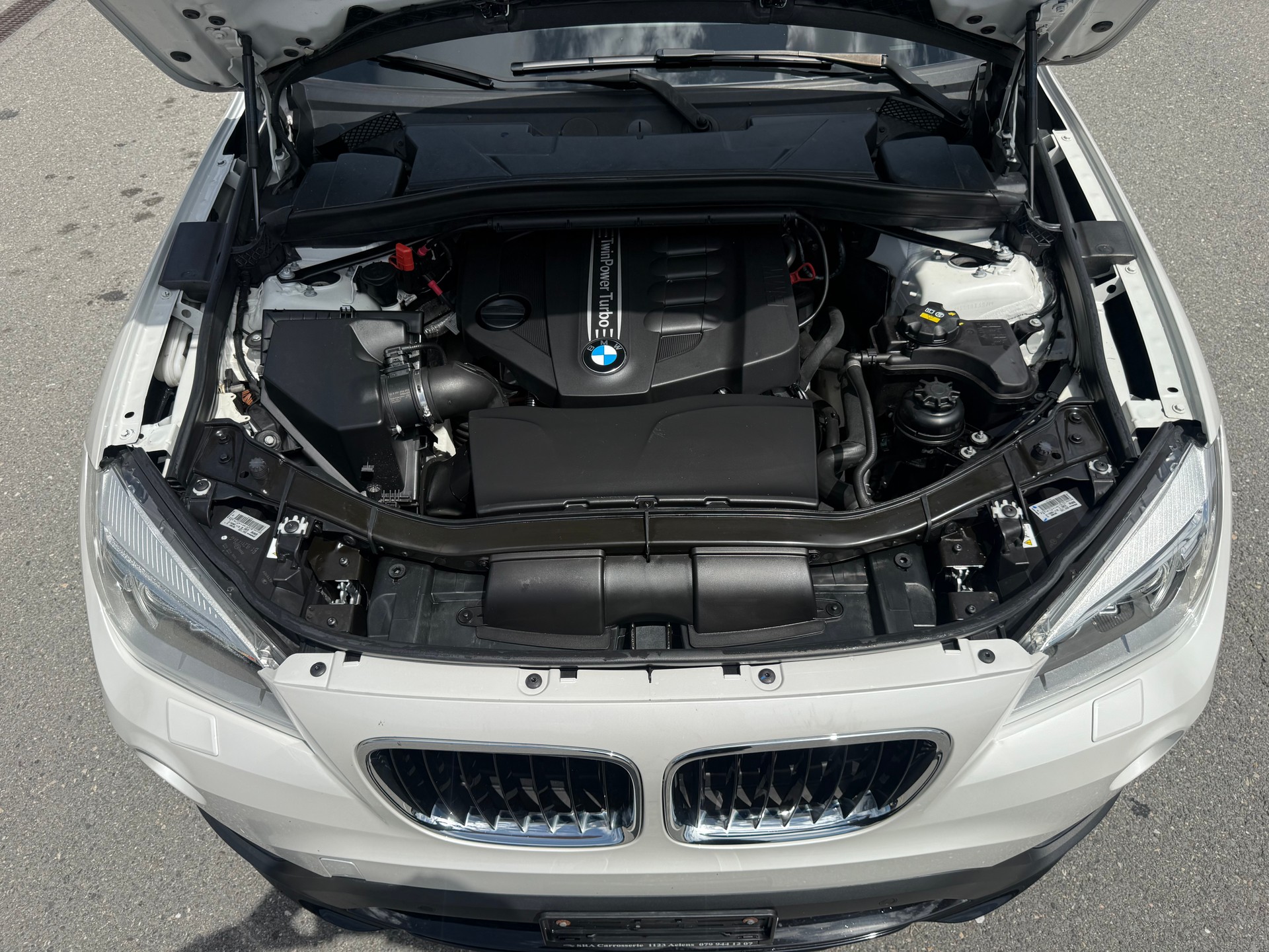 BMW X1 xDrive 18d Sport Line Steptronic (1er mains)-image-12
