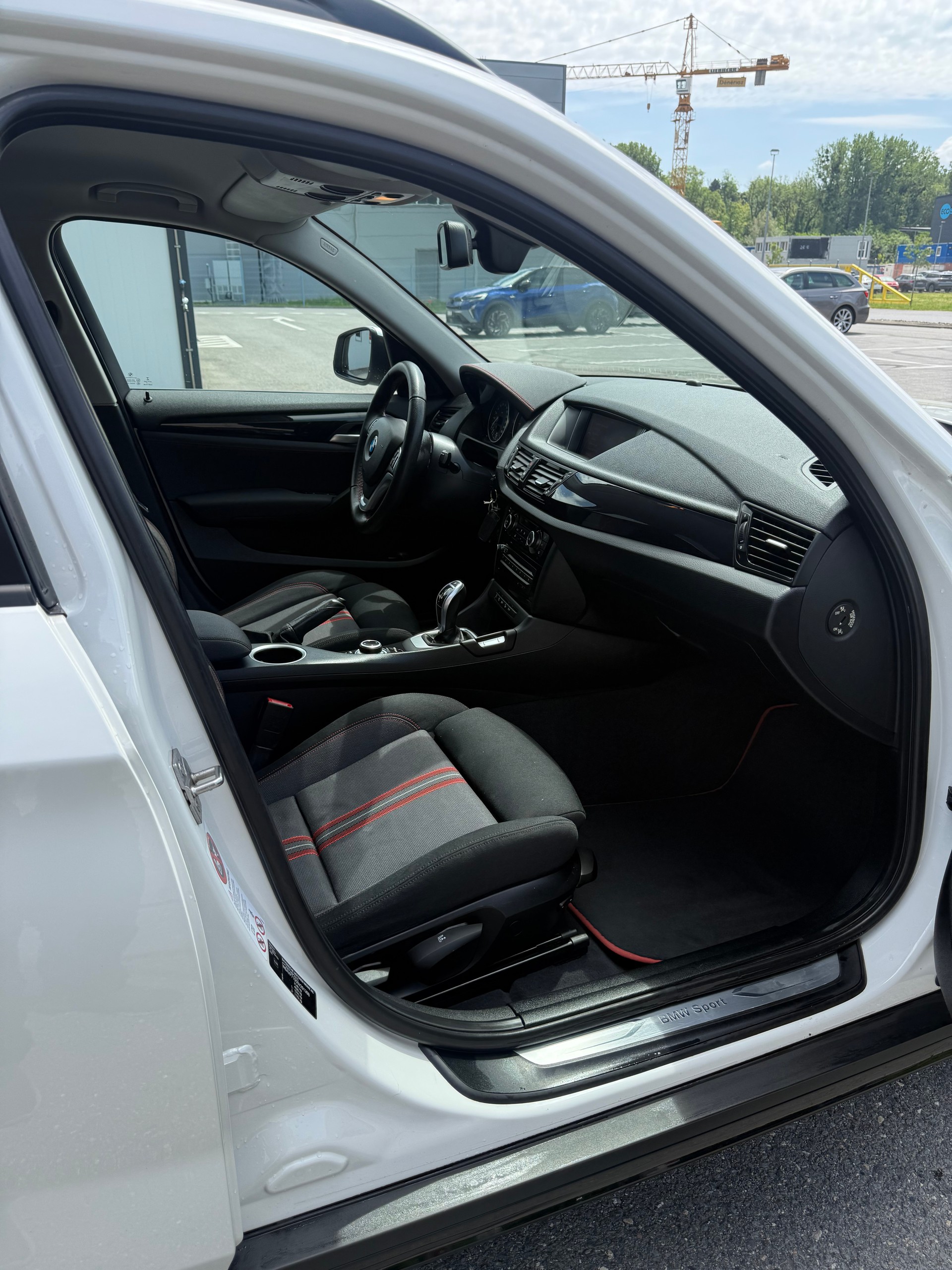 BMW X1 xDrive 18d Sport Line Steptronic (1er mains)-image-6