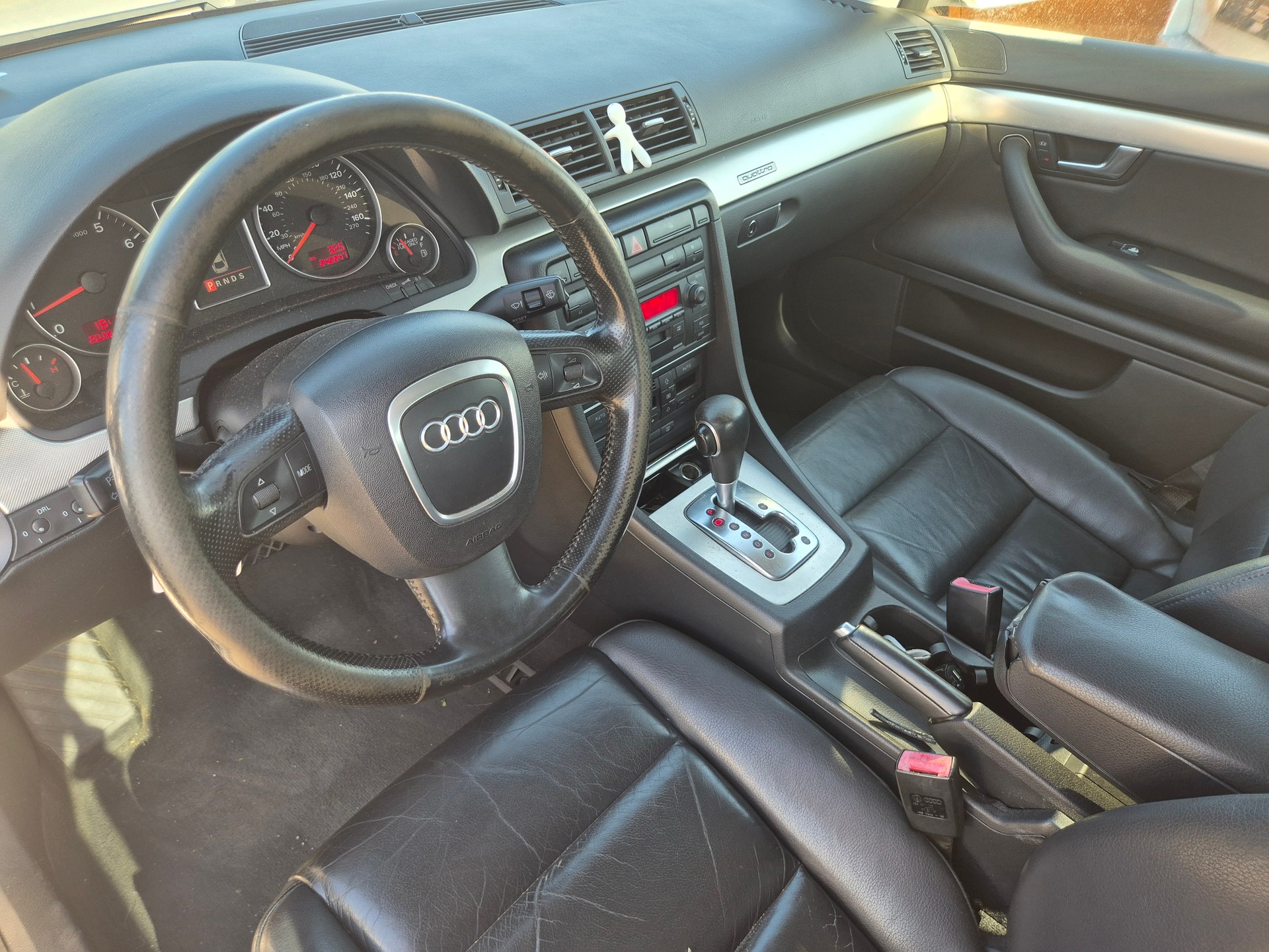 AUDI A4-image-7