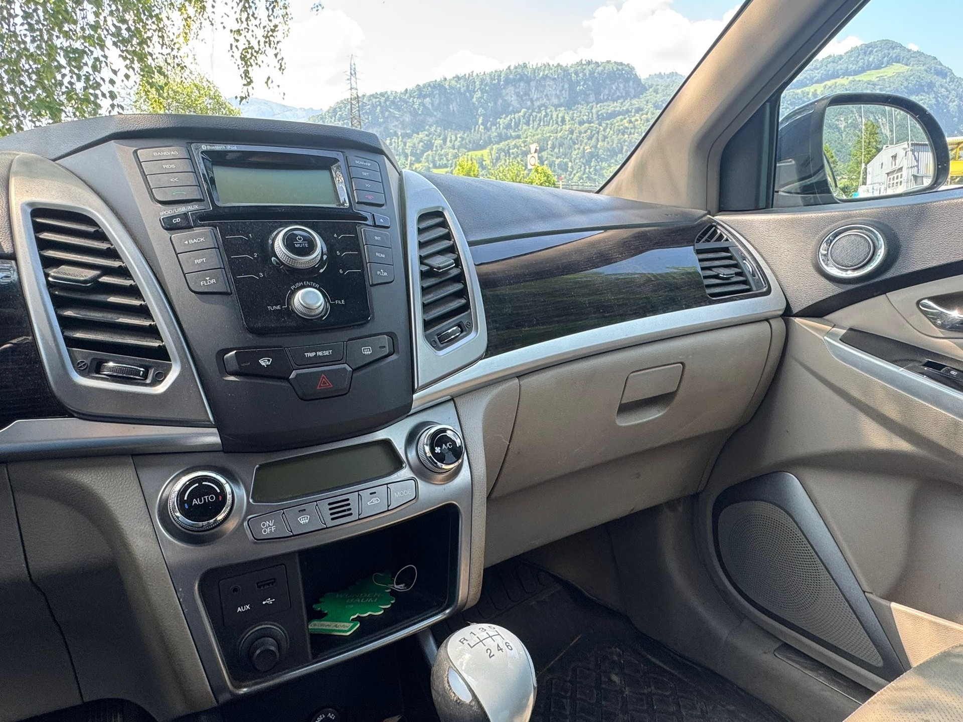 KGM-SsangYong Korando 2.0 e-XDI Quartz 4WD-image-12