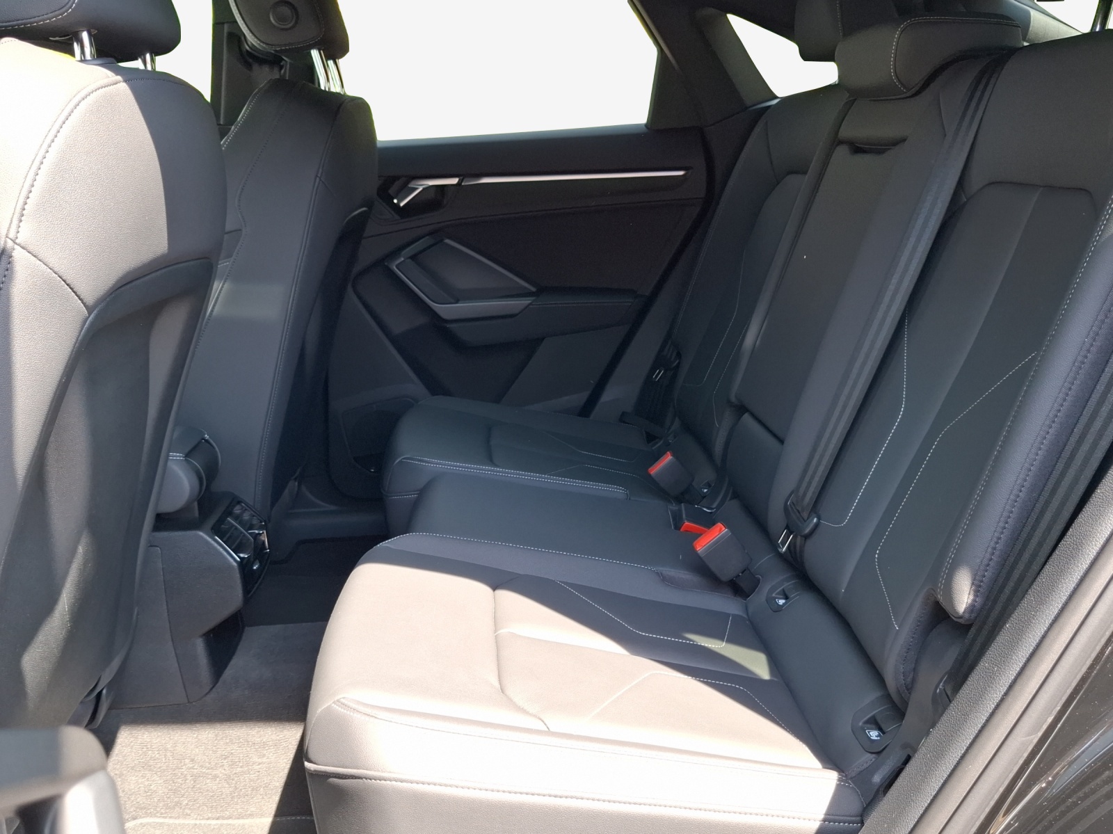AUDI Q3 Sportback 35 TDI S line quattro S-tronic-image-11