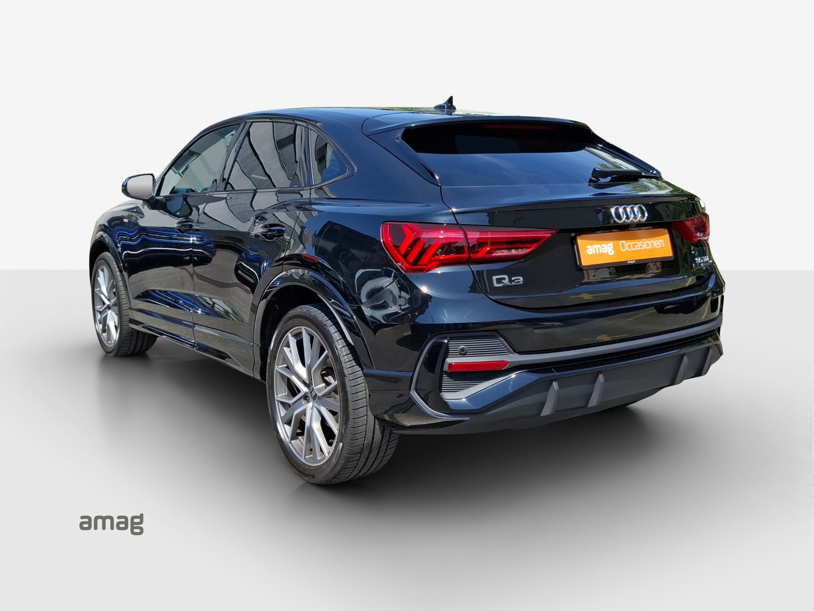 AUDI Q3 Sportback 35 TDI S line quattro S-tronic-image-2