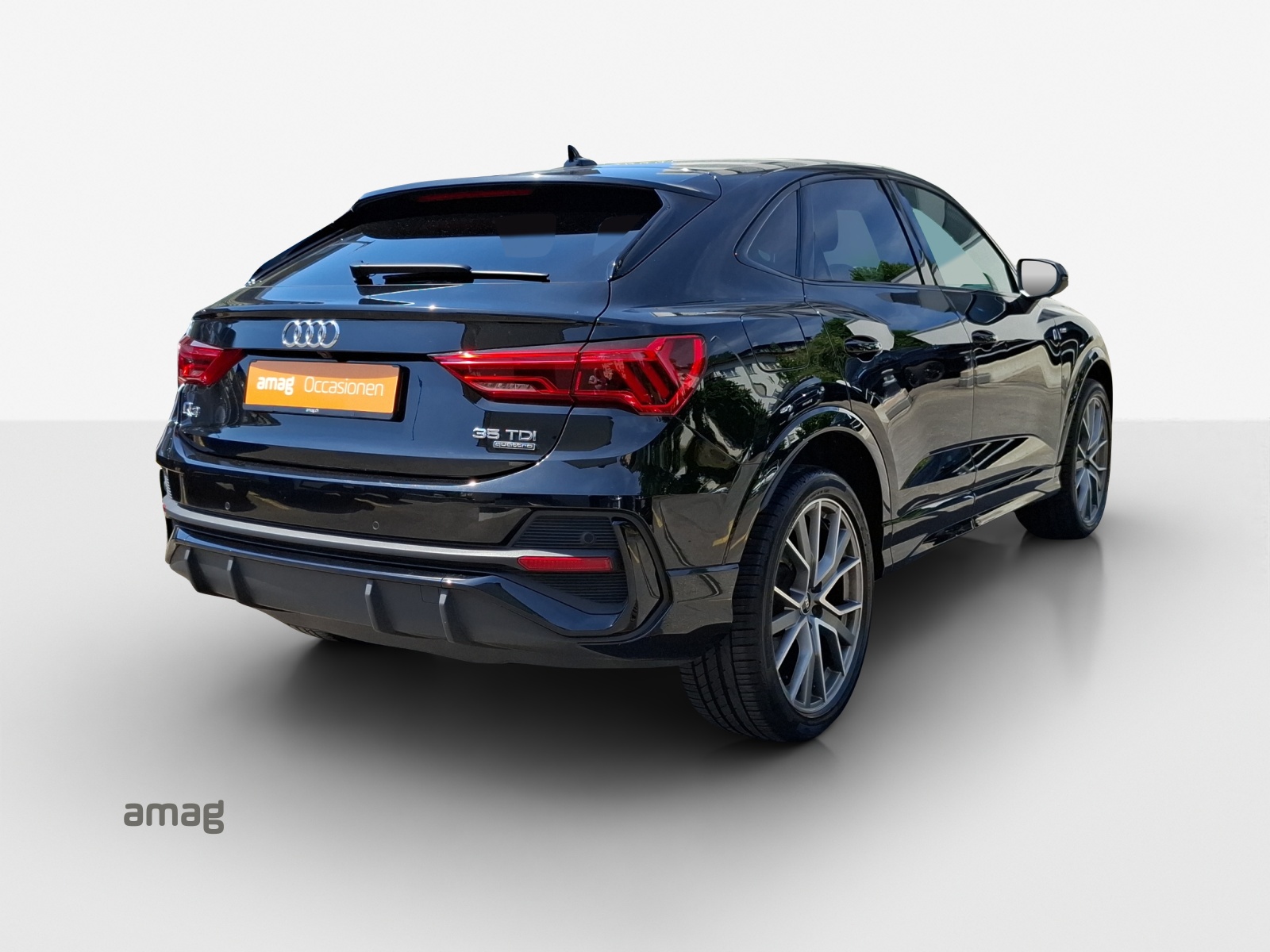 AUDI Q3 Sportback 35 TDI S line quattro S-tronic-image-4