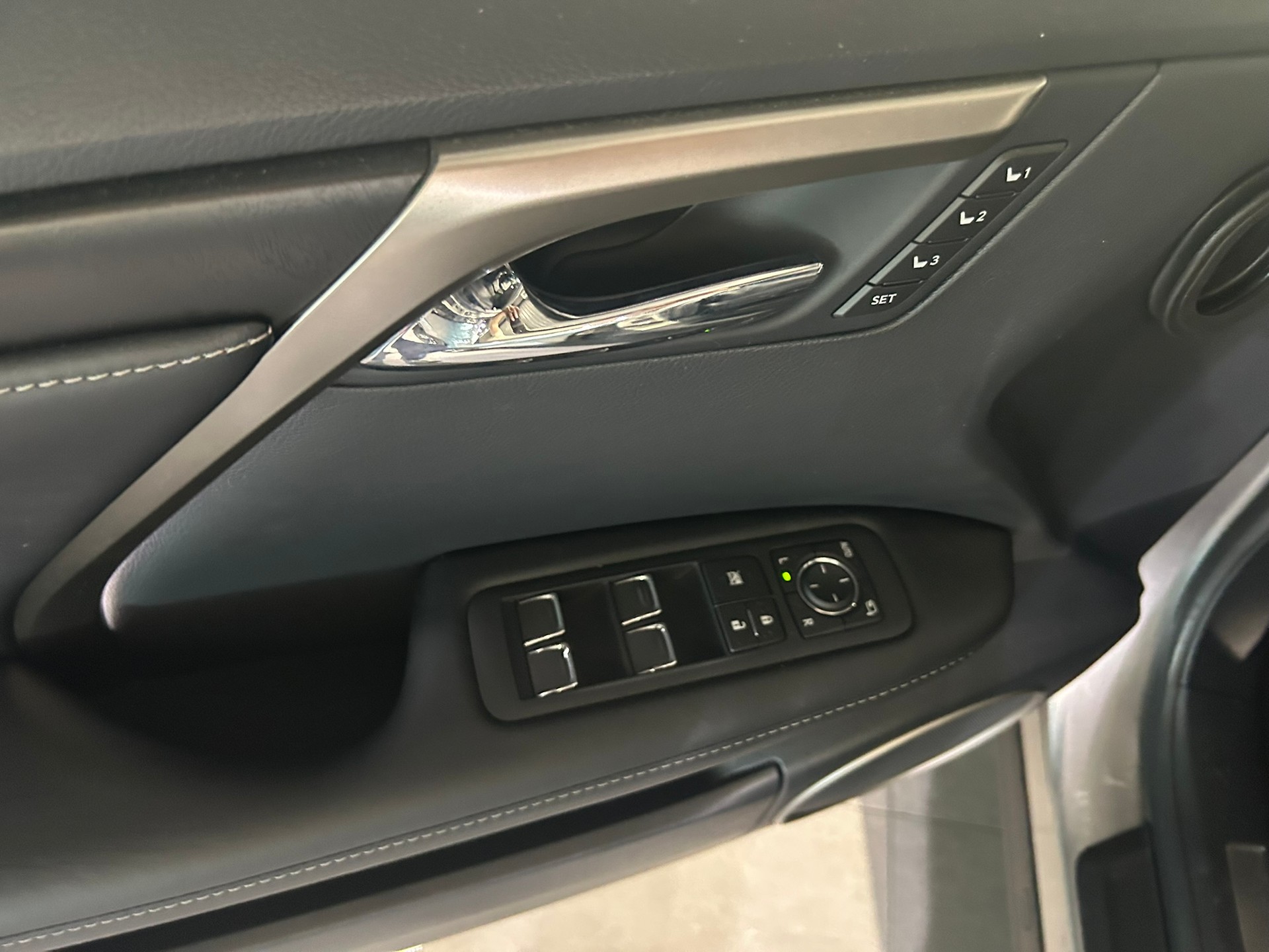LEXUS RX 300 Special Edition AWD-image-25