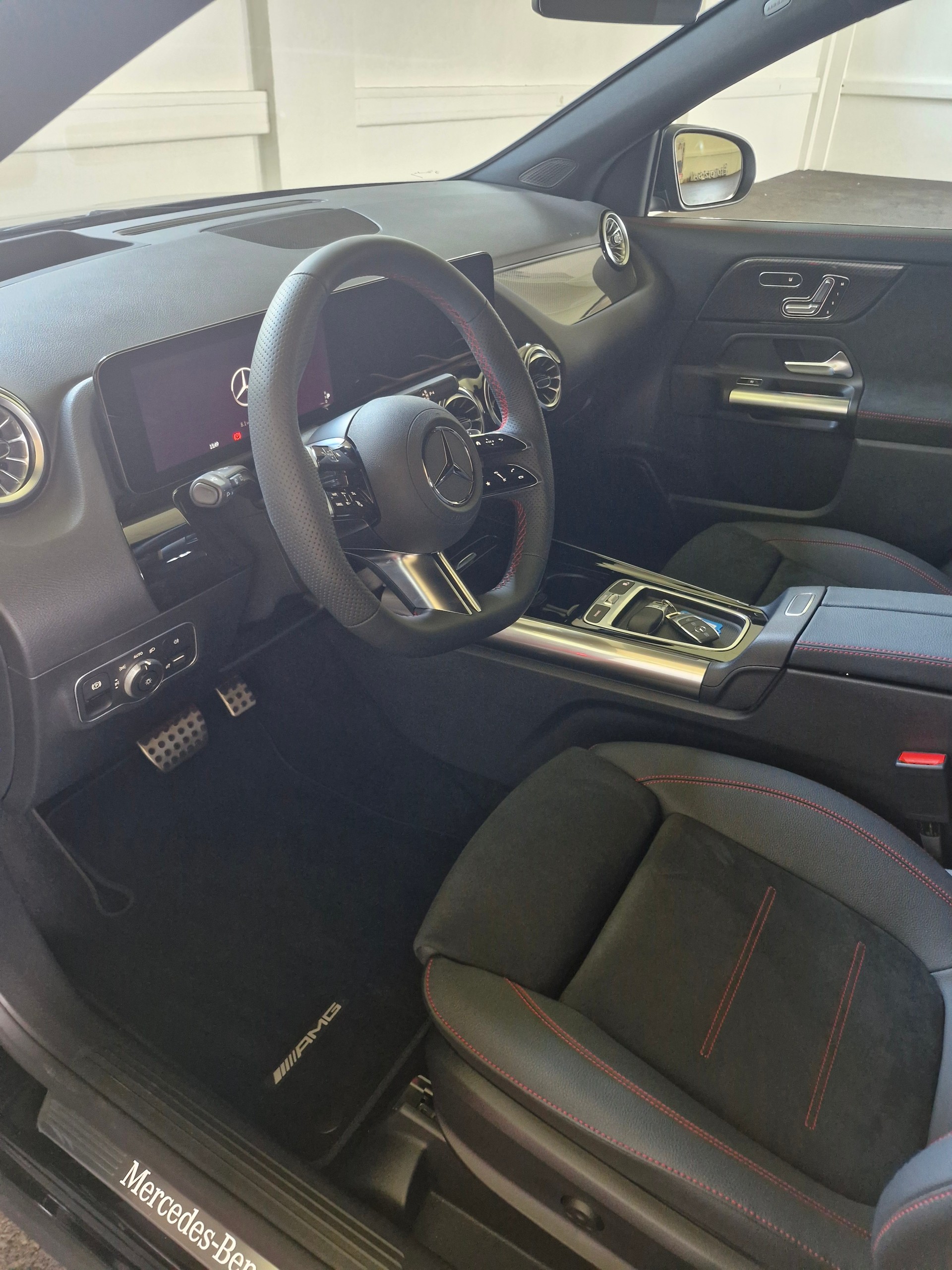 MERCEDES-BENZ GLA 220 4Matic 8G-DCT-image-4