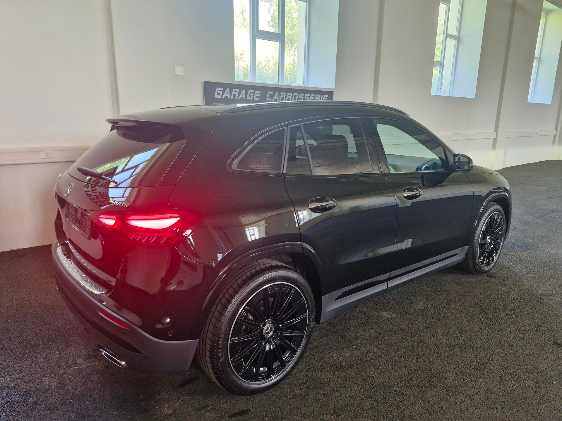 MERCEDES-BENZ GLA 220 4Matic 8G-DCT-image-2