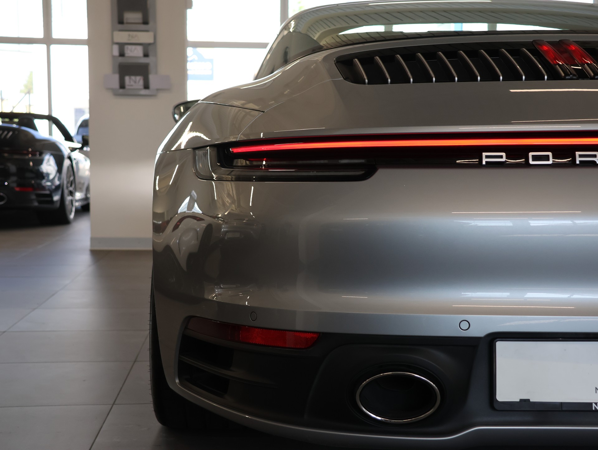 PORSCHE 911 Targa 4 PDK *Bose* *360 Kamera*-image-12