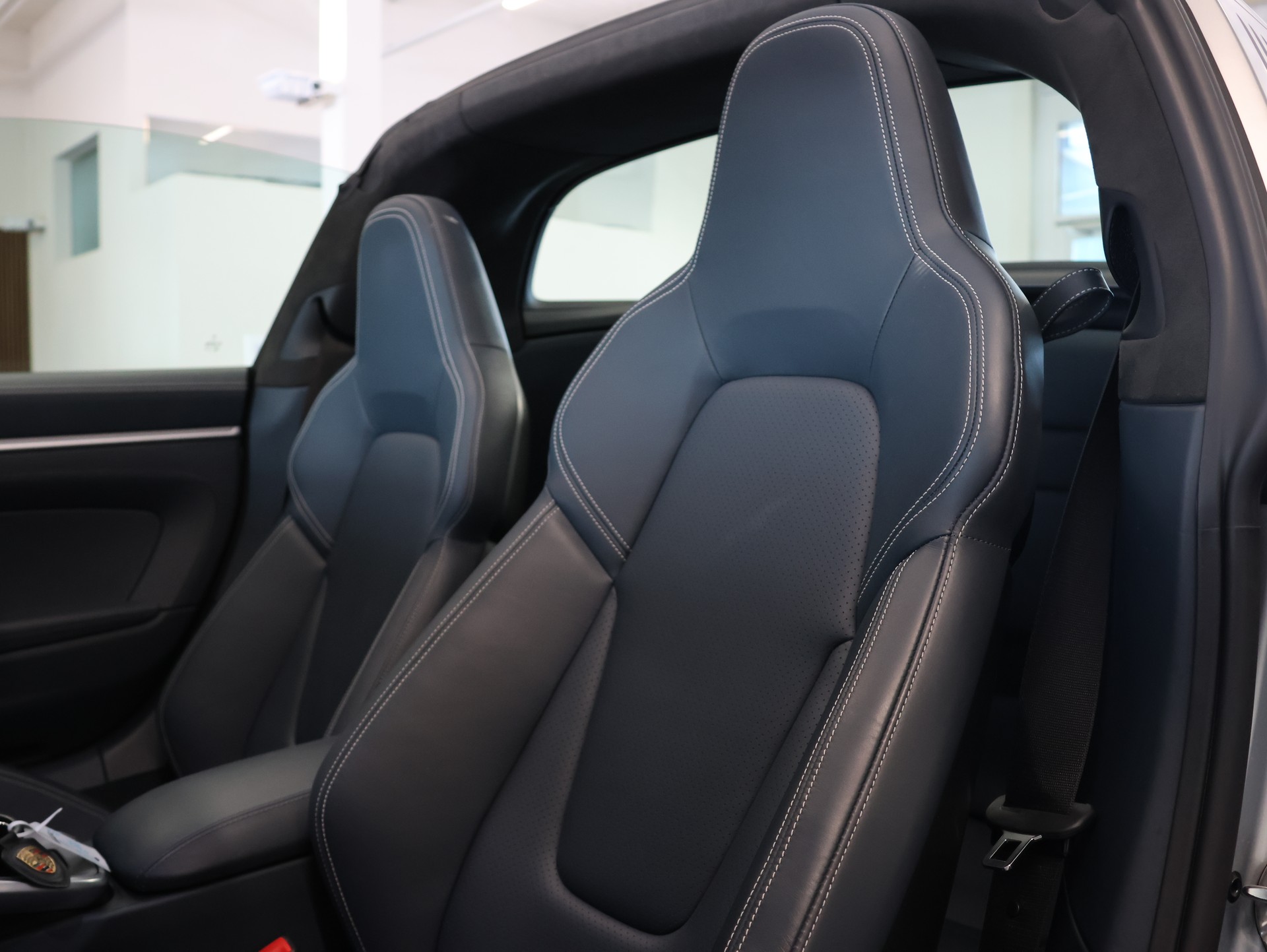 PORSCHE 911 Targa 4 PDK *Bose* *360 Kamera*-image-16