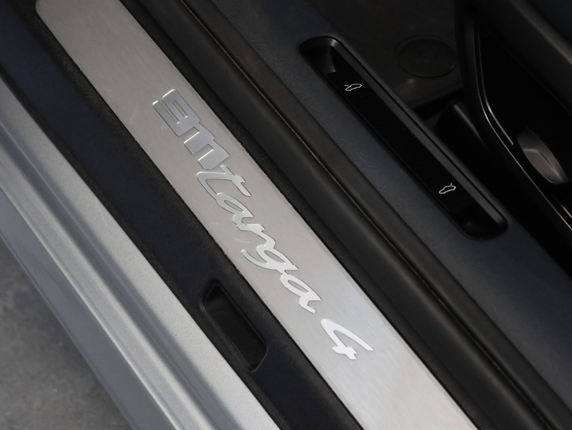PORSCHE 911 Targa 4 PDK *Bose* *360 Kamera*-image-15