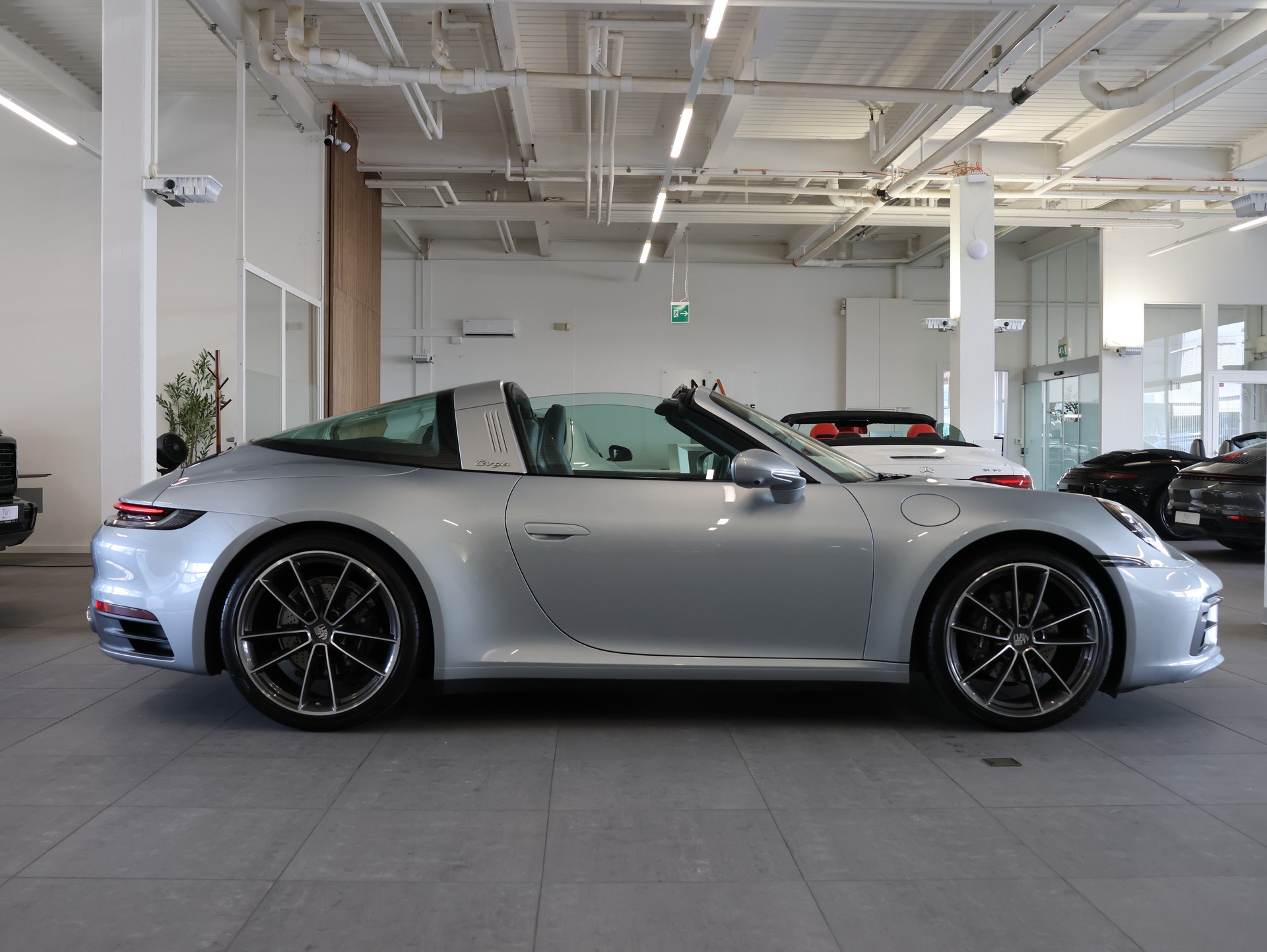 PORSCHE 911 Targa 4 PDK *Bose* *360 Kamera*-image-8