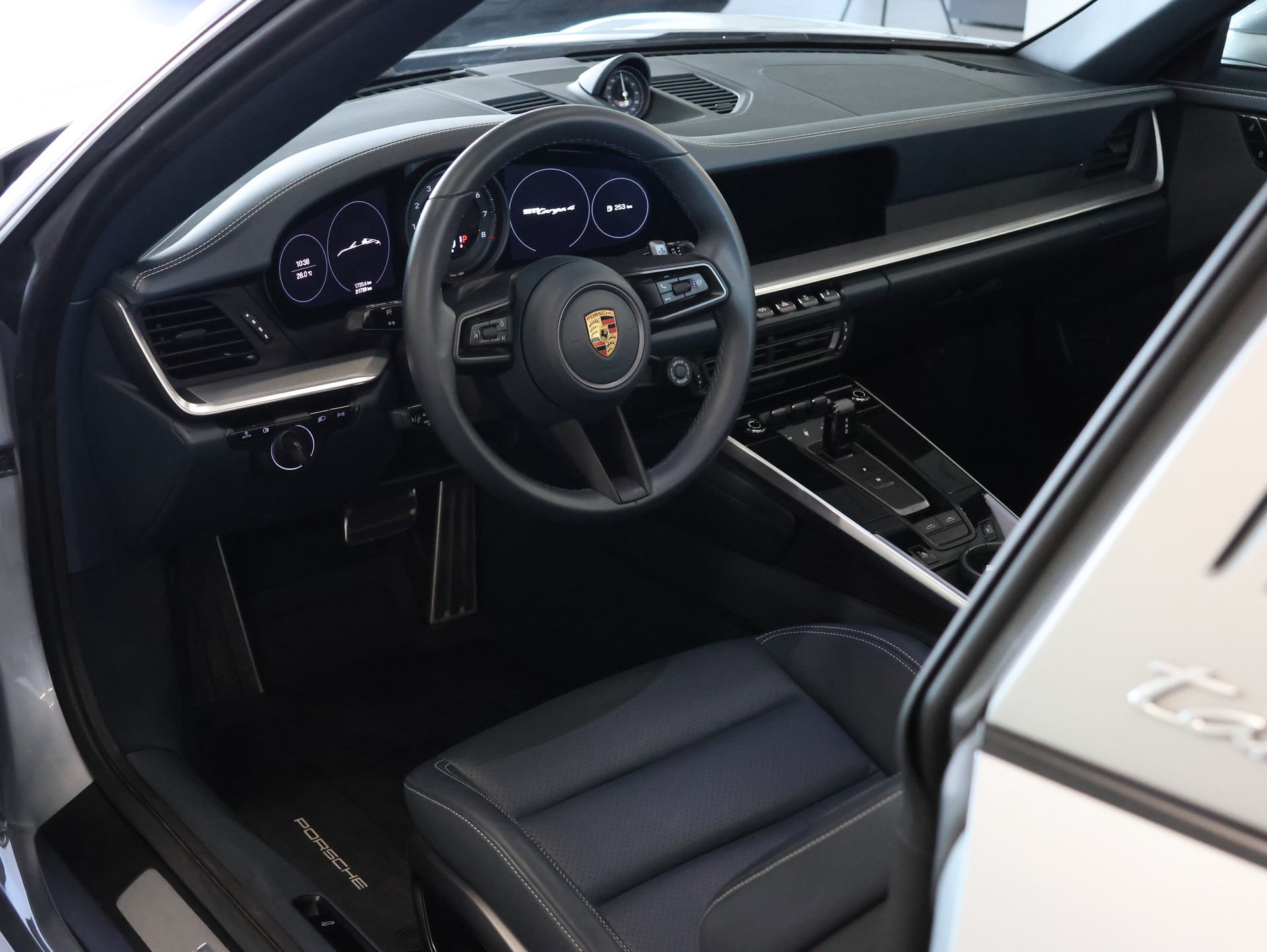 PORSCHE 911 Targa 4 PDK *Bose* *360 Kamera*-image-17
